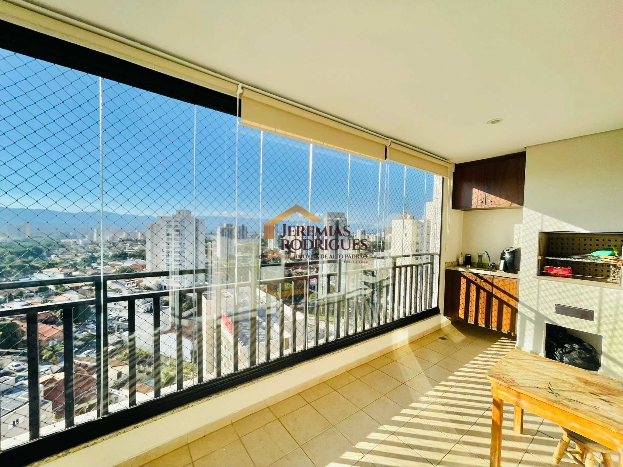 Apartamento à venda no Edifício Sauípe em Taubaté/SP.