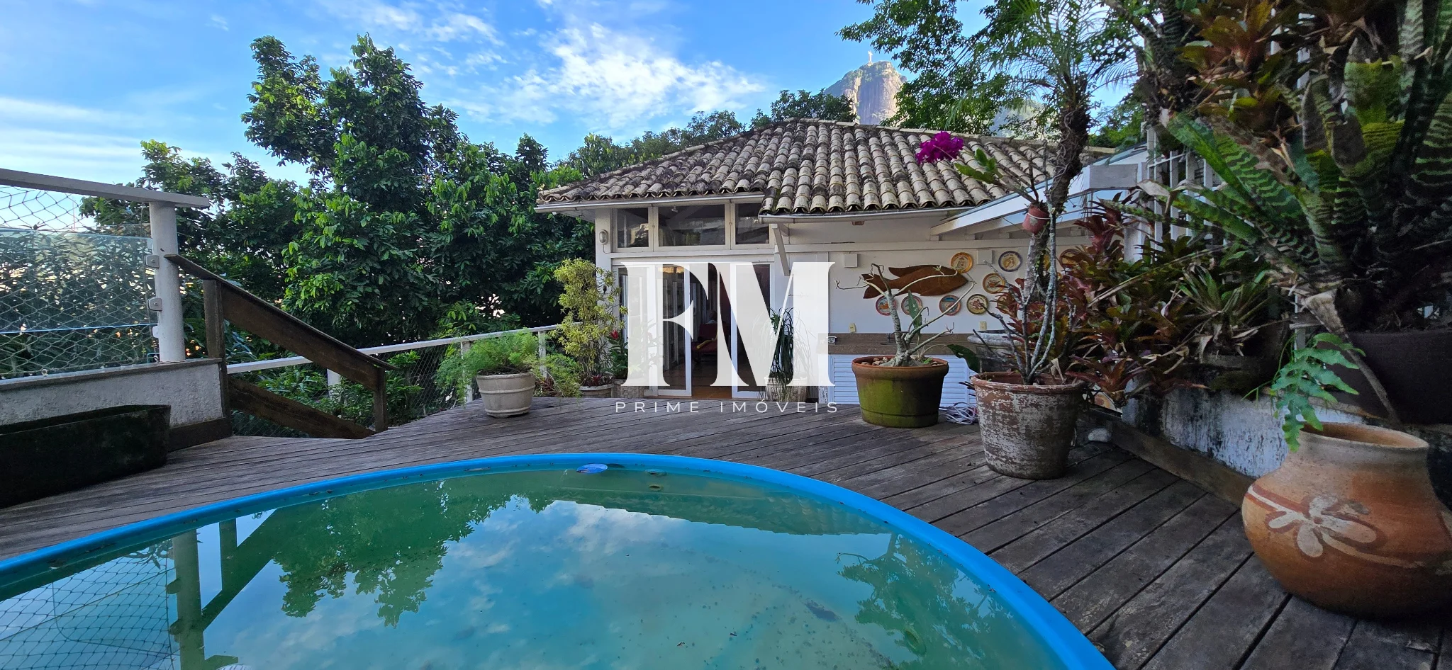 Casa Espetacular a venda na Lagoa | Rua Sacopã | Original 4 Quartos (3 Suítes) | com Piscina e Vista Panorâmica.              e Piscina