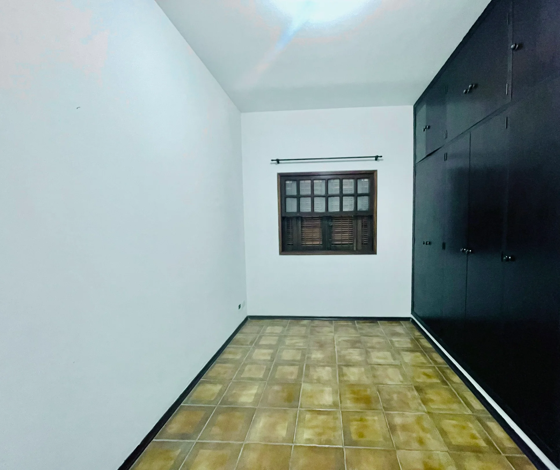 Casa para venda e locação no bairro Jardim das Nações em Taubaté/SP. 