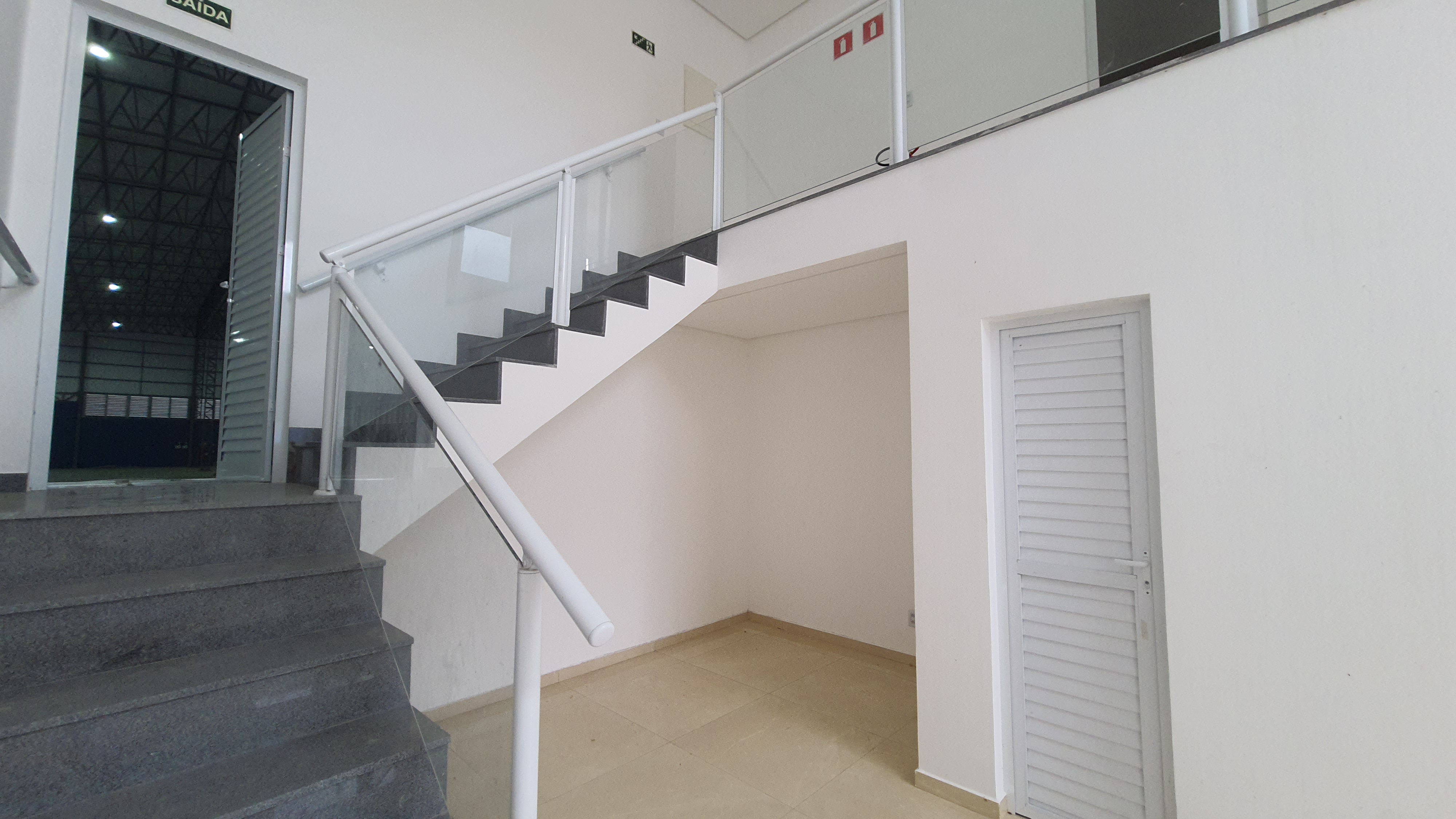 Galpão para locação com 3.900 m² no bairro Santa Luzia, na rodovia pres. Dutra em Caçapava/SP.  