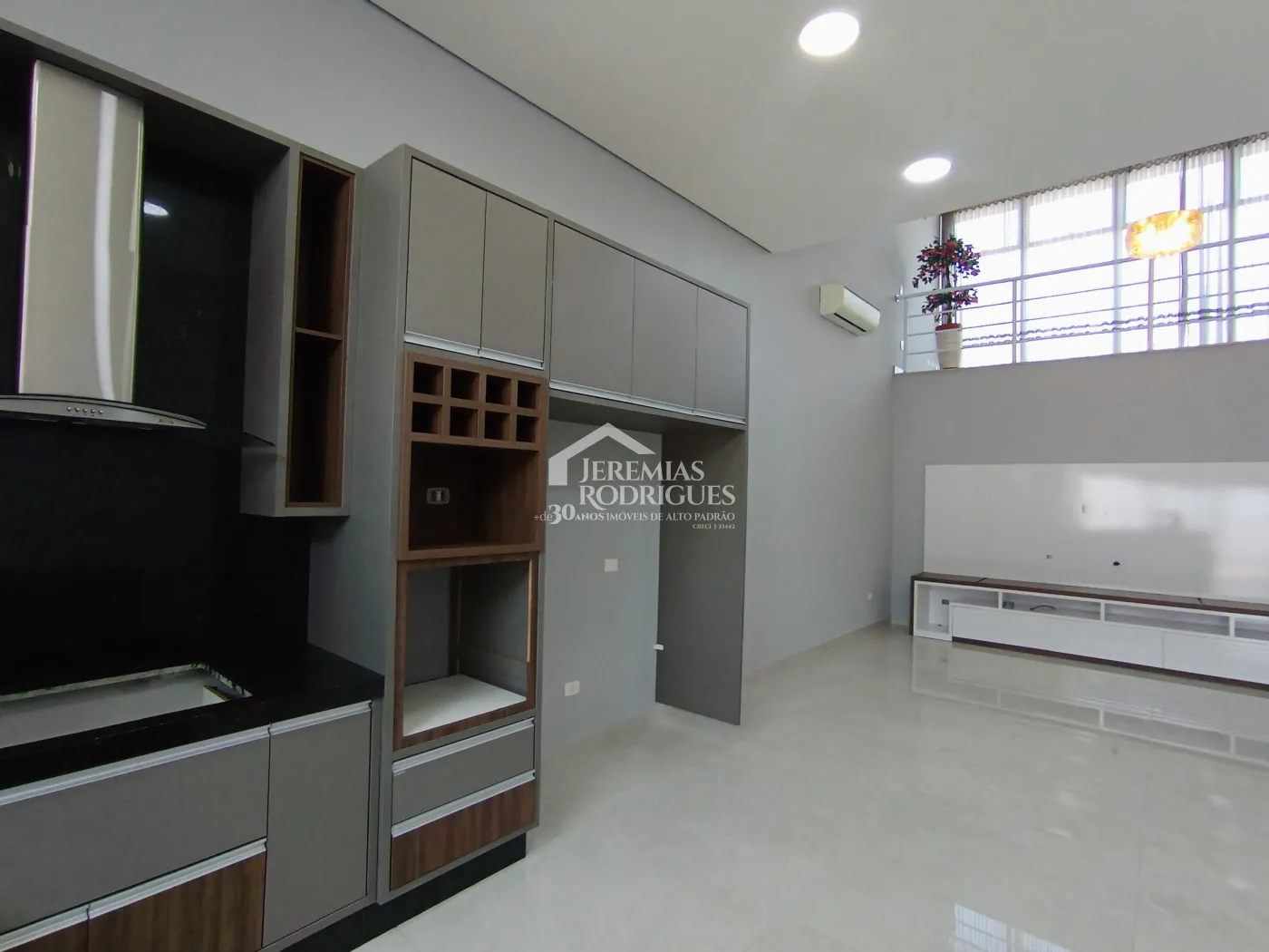 Casa para venda e locação com 3 dormitórios, no Condomínio Campos do Conde II em Tremembé/SP.