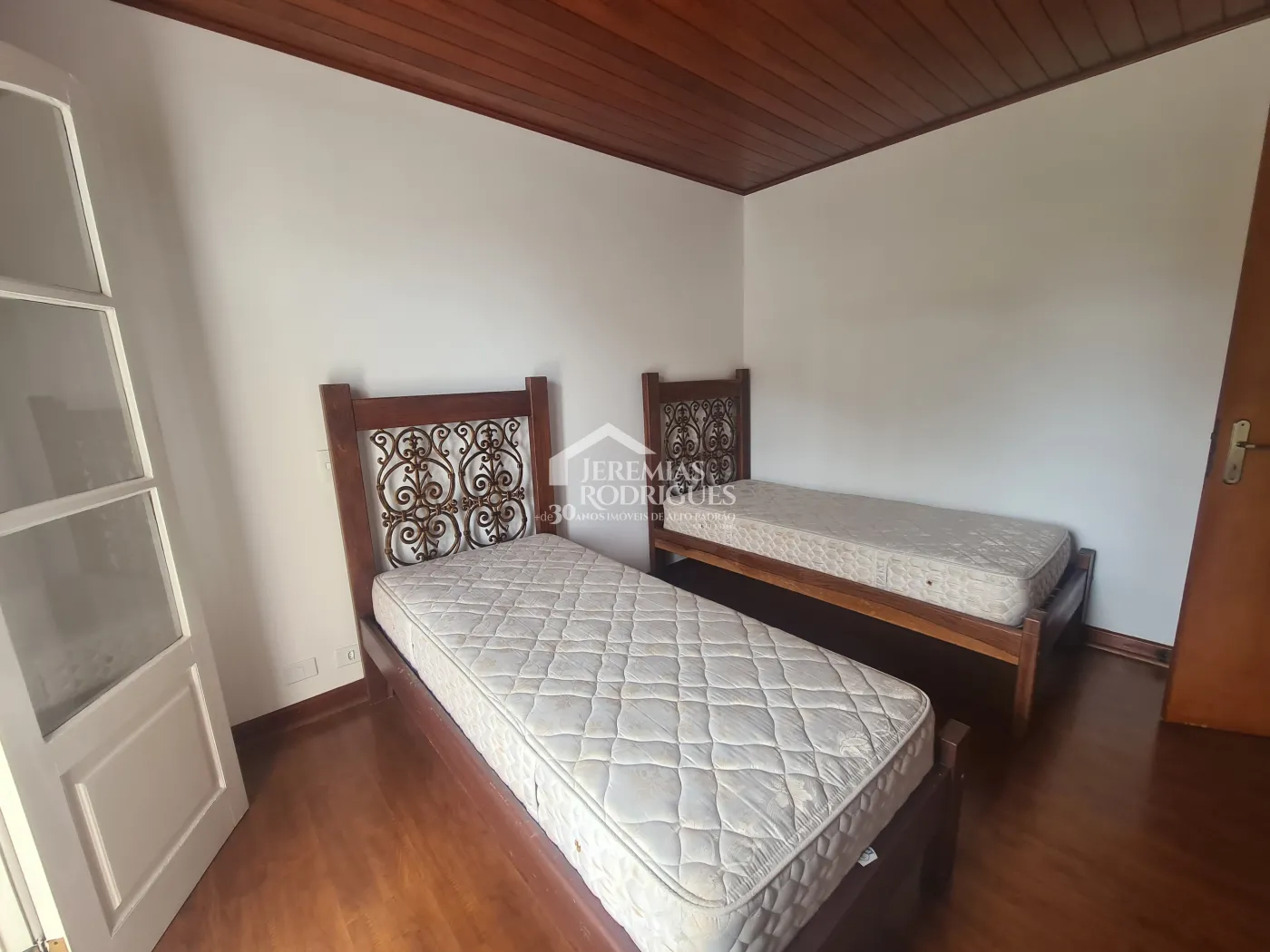 Casa para venda com 3 dormitórios no bairro Alto da Vila Inglesa em Campos do Jordão/SP