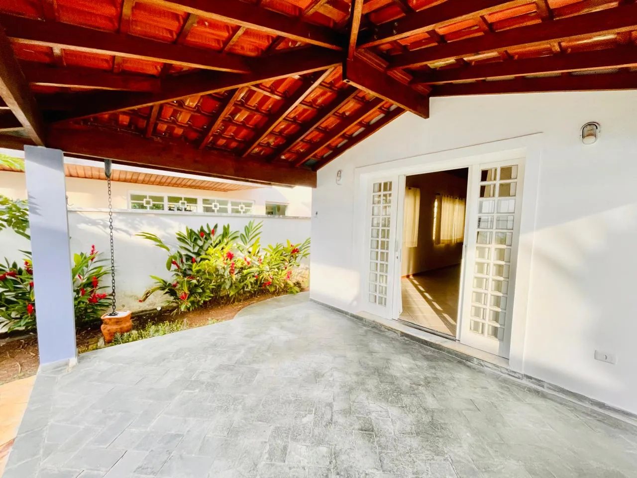 Casa com 3 dormitórios á venda no Condomínio Taubaté Village em Taubaté/SP.
