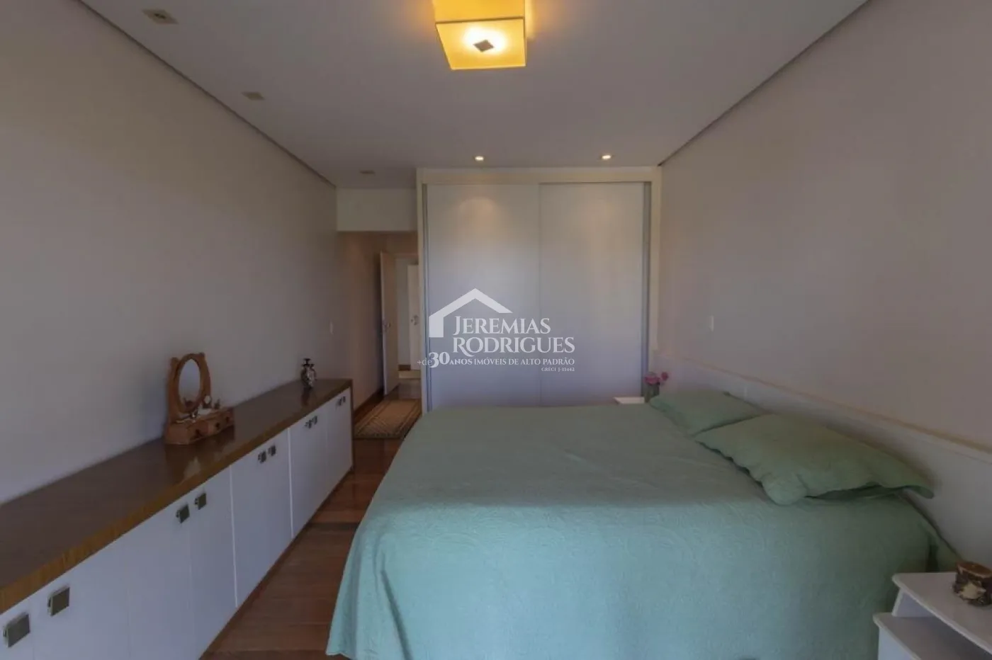 Casa para venda e locação com 4 suítes no Condomínio Chácaras Cataguá em Taubaté/SP