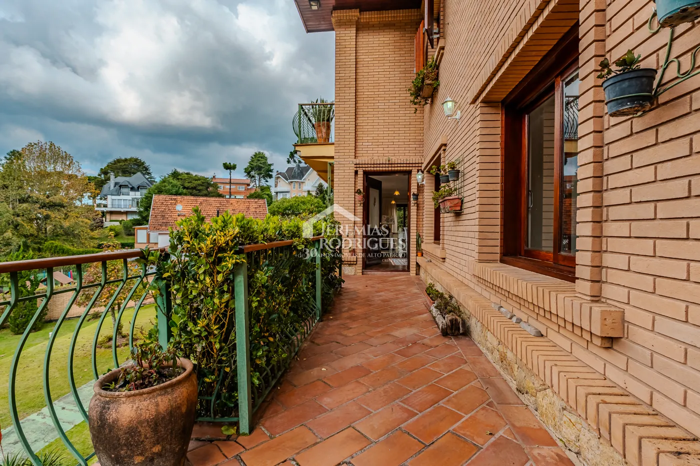 Casa para venda e locação com 5 suítes no Jardim Véu da Noiva em Campos do Jordão/SP