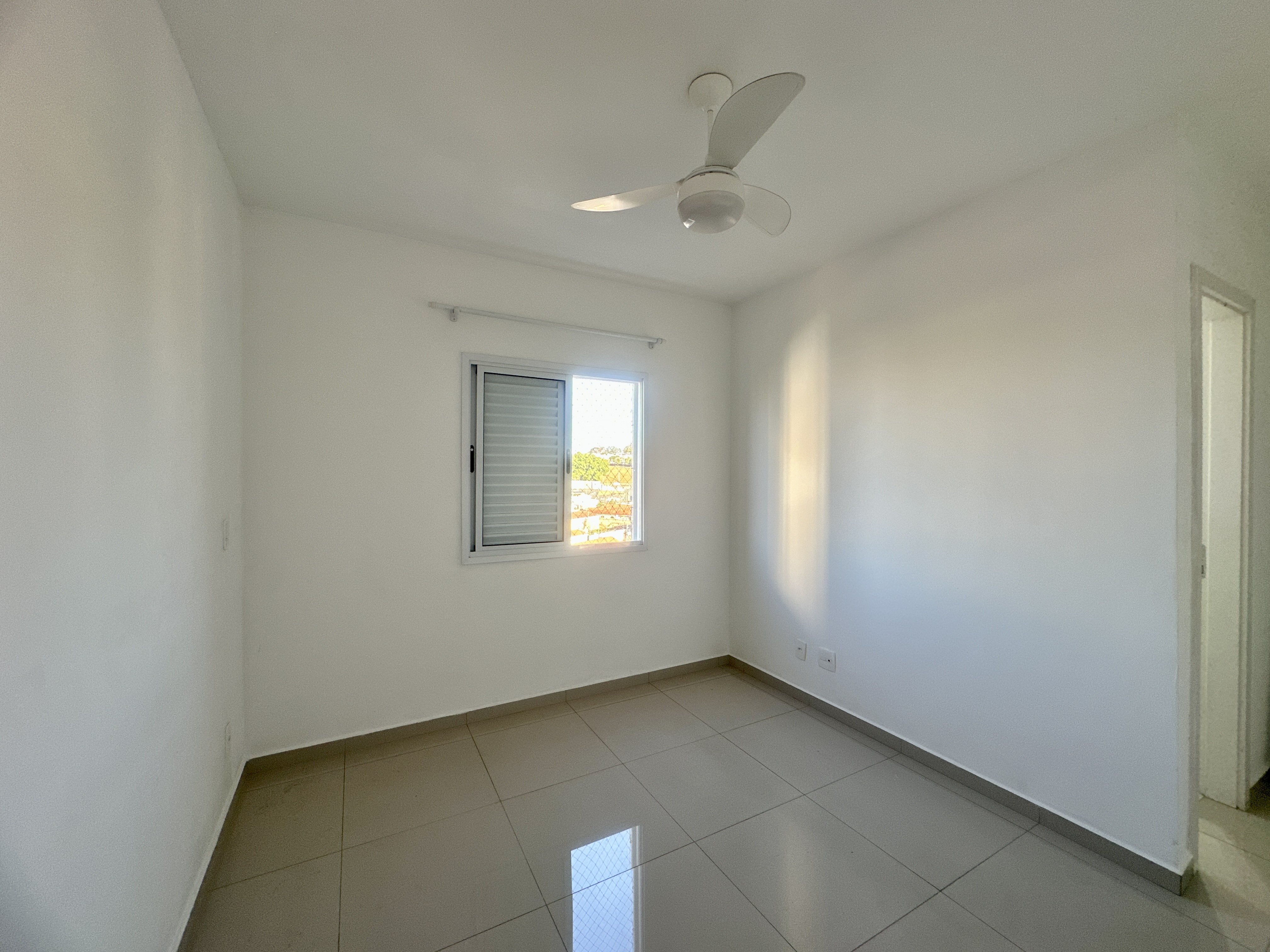 Apartamento para locação com 2 dormitórios, 75 m² no Edifício Camburi em Taubaté/SP