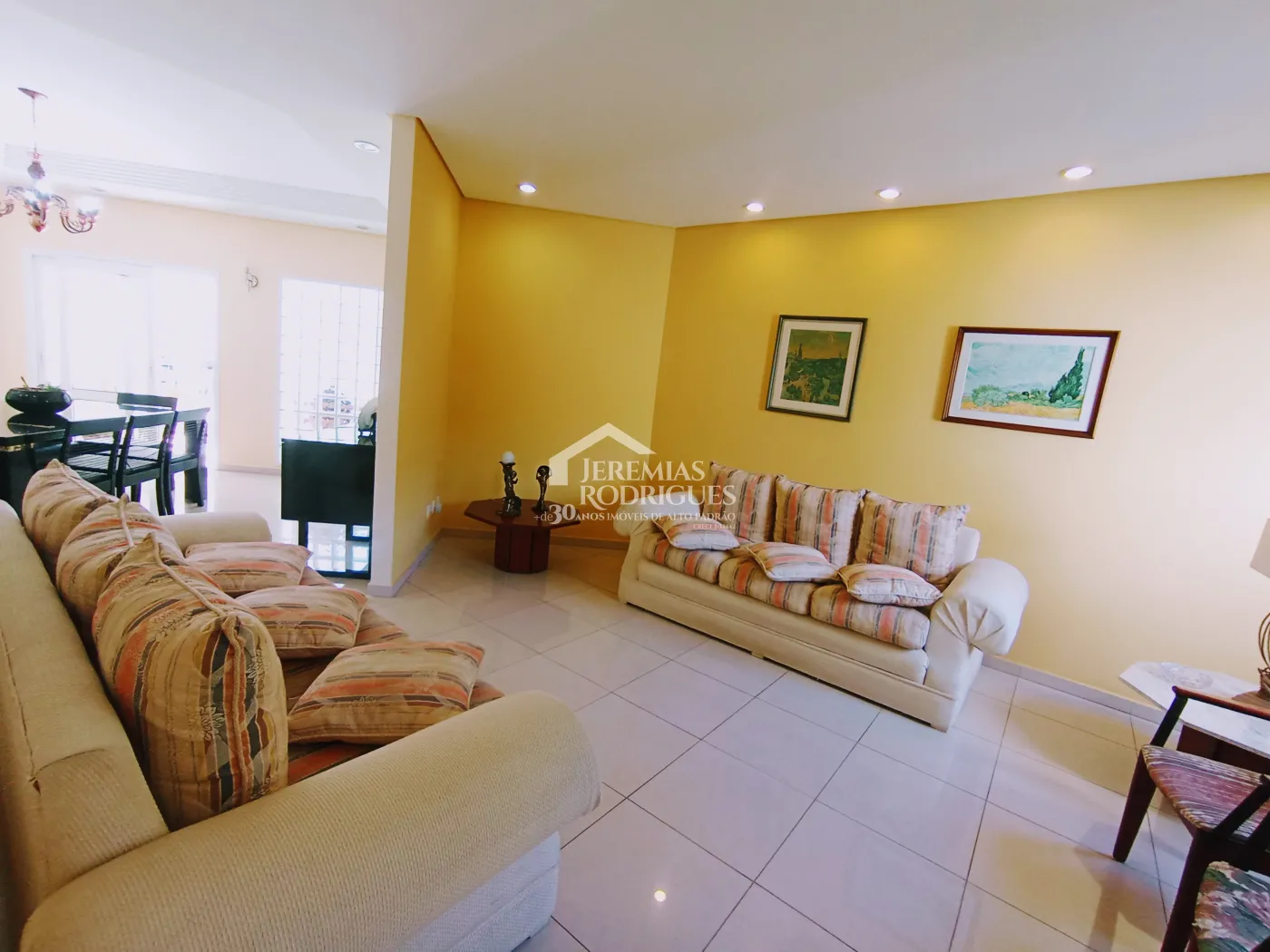 Casa à venda com 4 dormitórios no Condomínio Village Paineiras em Pindamonhangaba/SP