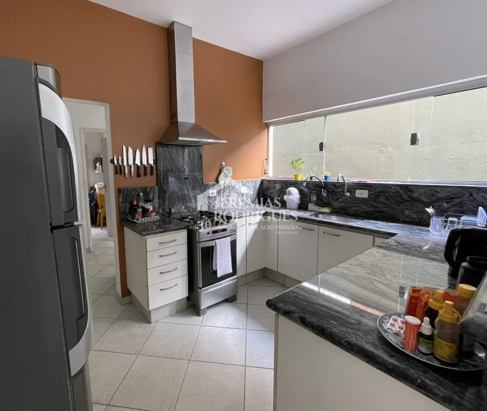 Casa à venda com 3 dormitórios no bairro Jardim das Nações em Taubaté/SP. 