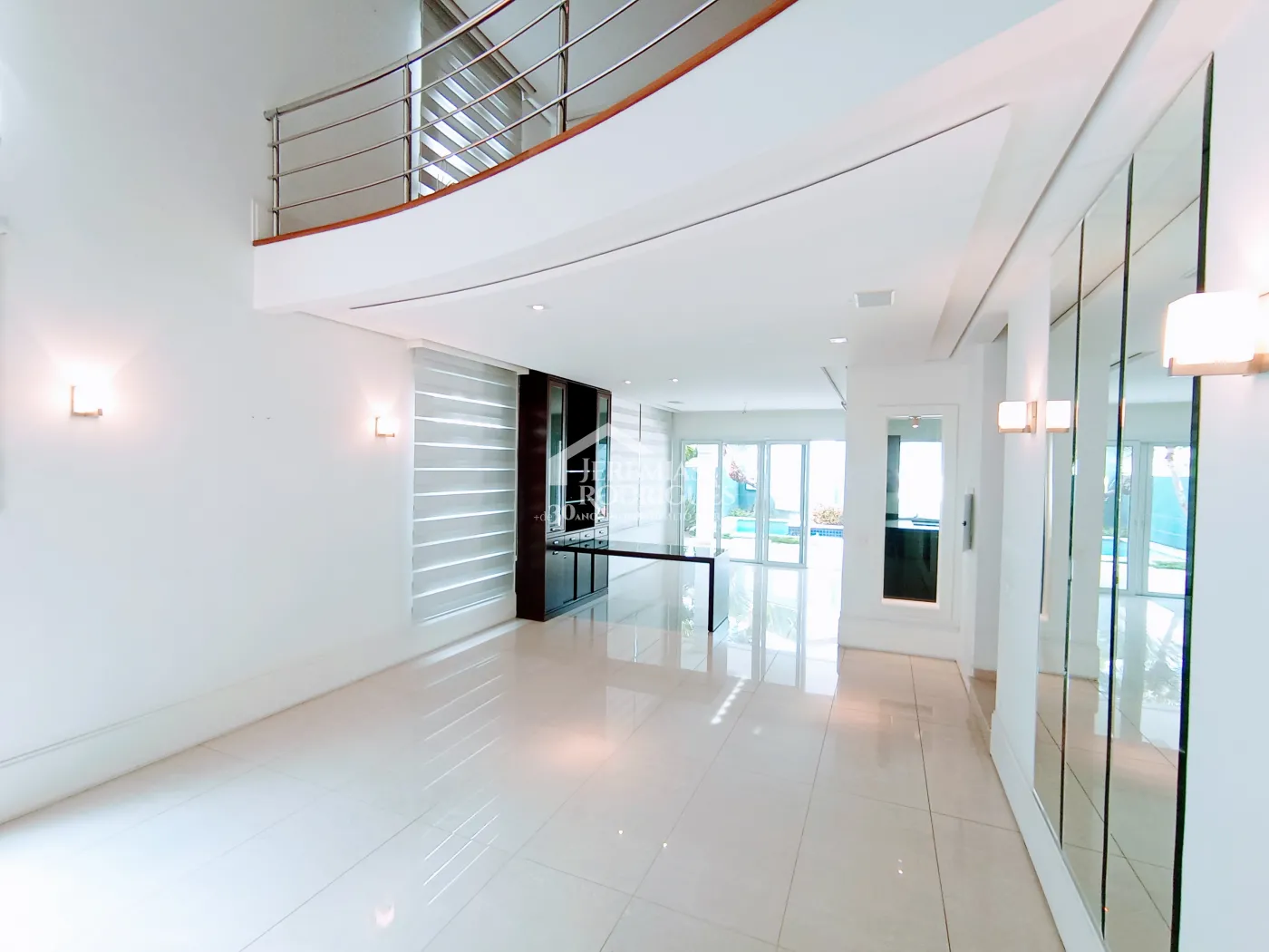 Casa para venda e locação com 4 suítes no Condomínio Taubaté Village em Taubaté/SP.