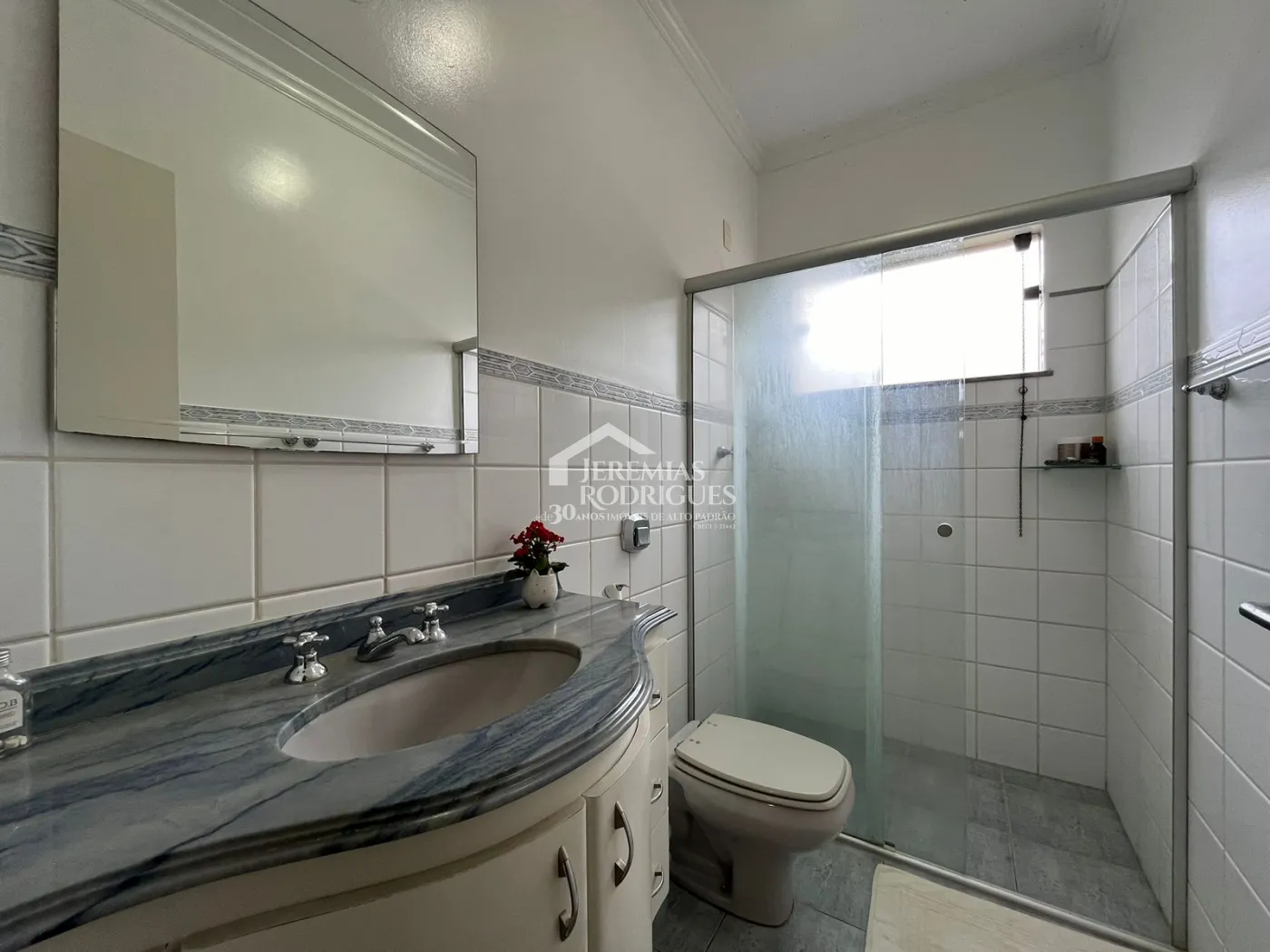 Casa com 4 dormitórios, 421 m² - Condomínio Chácaras Cataguá - Taubaté/SP.
