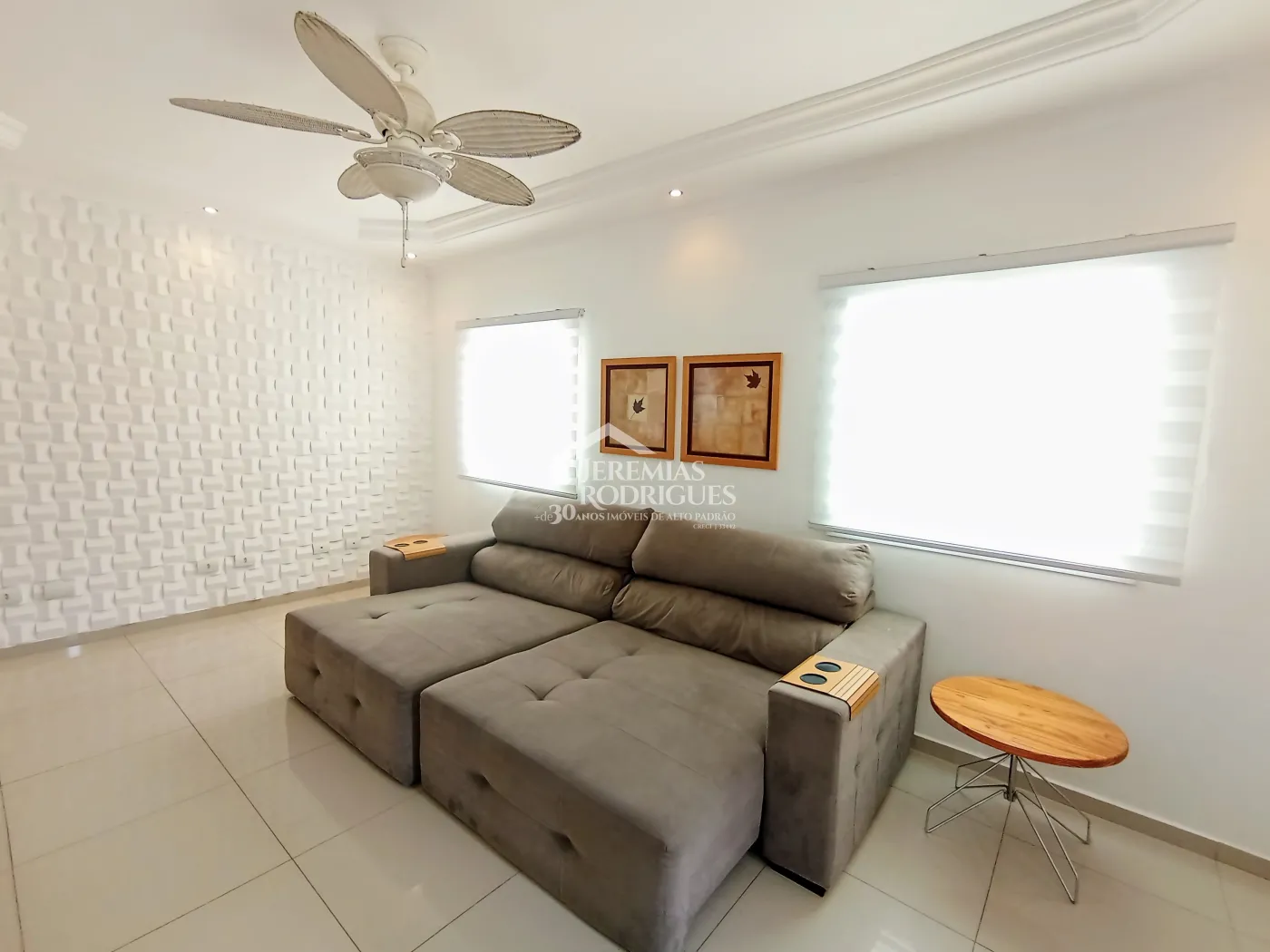 Casa assobradada com 3 suítes - Condomínio Jardim Oásis - Taubaté/SP.