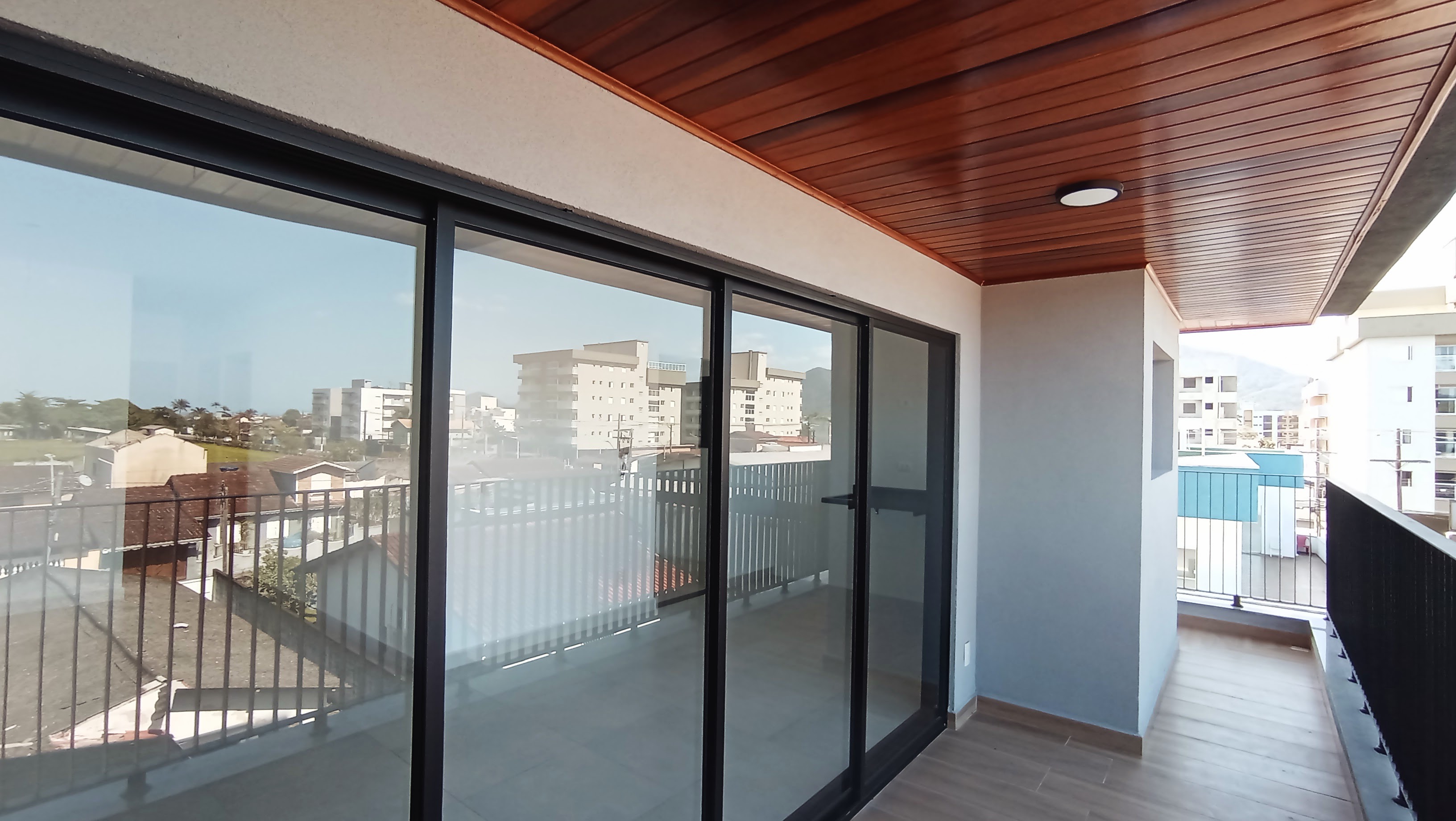 Apartamento à venda com 3 suítes, 124 m² no Edifício Residencial Apoema em Ubatuba/SP.