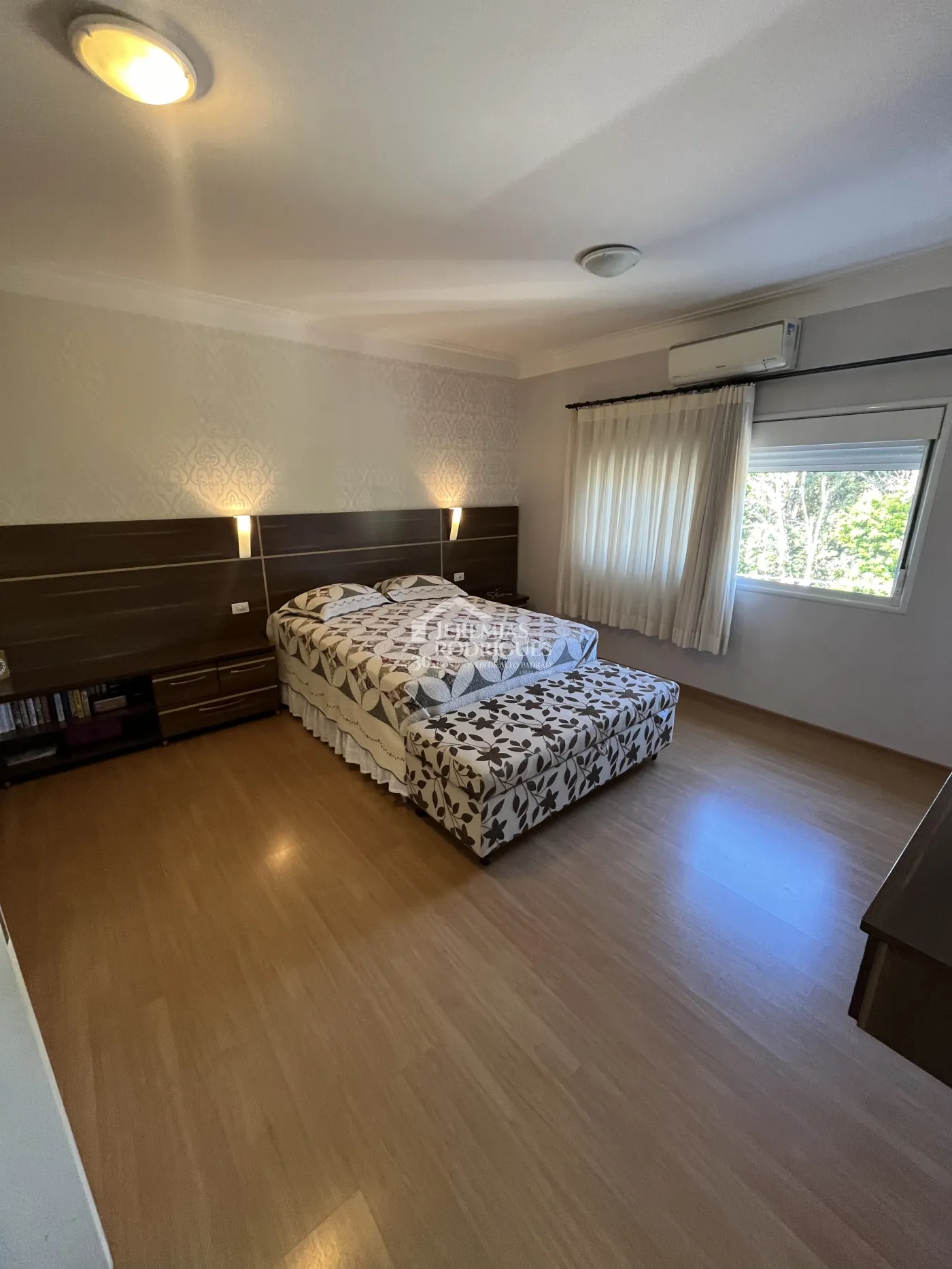 Casa à venda no Condomínio Colonial Village I em Pindamonhangaba/SP