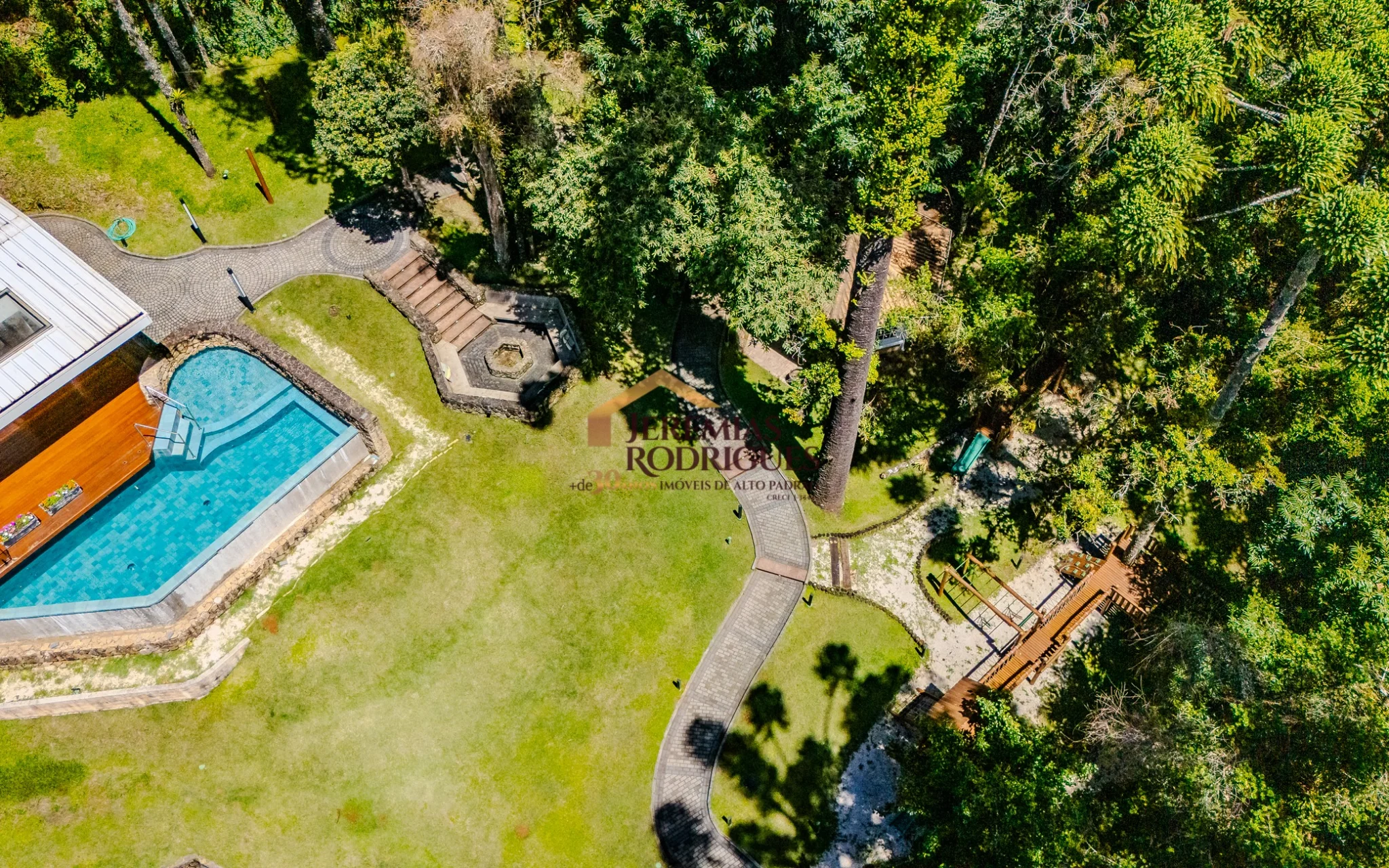 Casa de Campo á venda no Condomínio Residencial Véu da Noiva em Campos do Jordão/SP. — foto 36