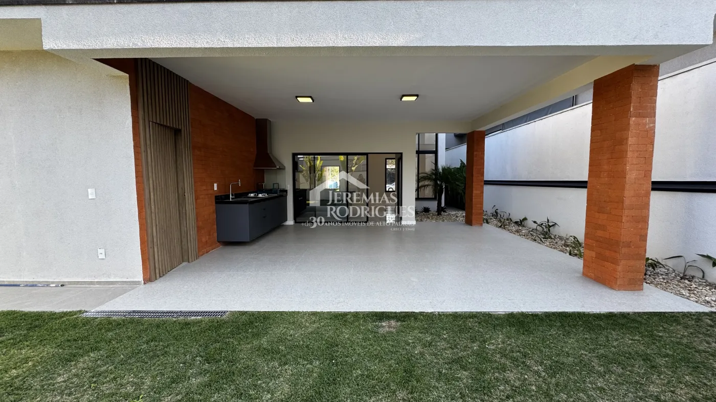 Casa à venda com 3 suítes no Condomínio Reserva dos Lagos em Pindamonhangaba/SP.