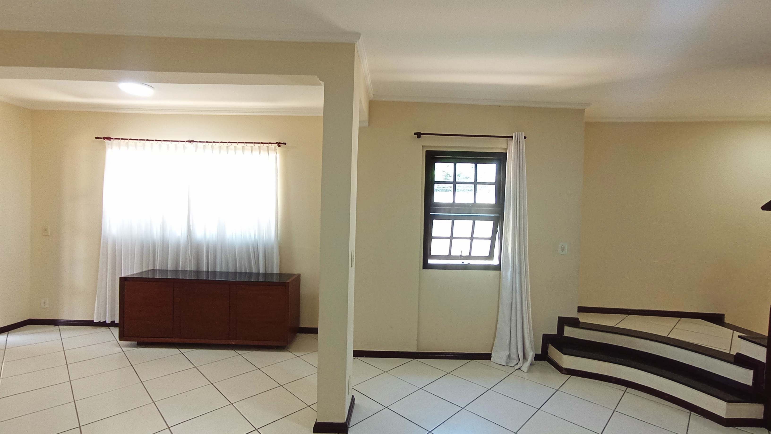 Casa para venda e locação com 3 dormitórios no Condomínio Vale dos Príncipes em Taubaté/SP.