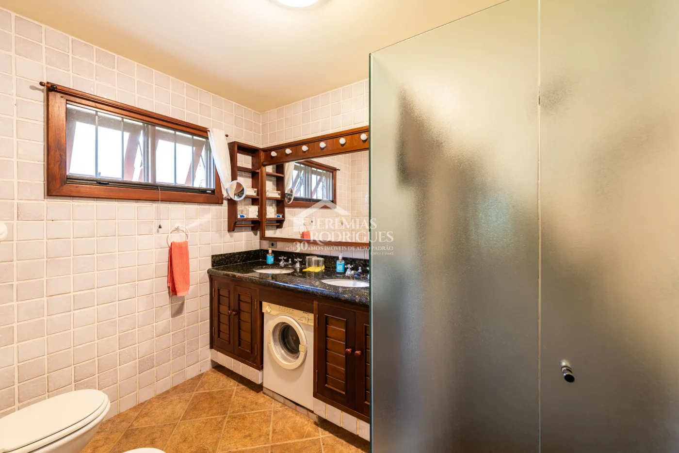 Sitio com 9 suítes, 2.600 m² - Piracaia/SP.