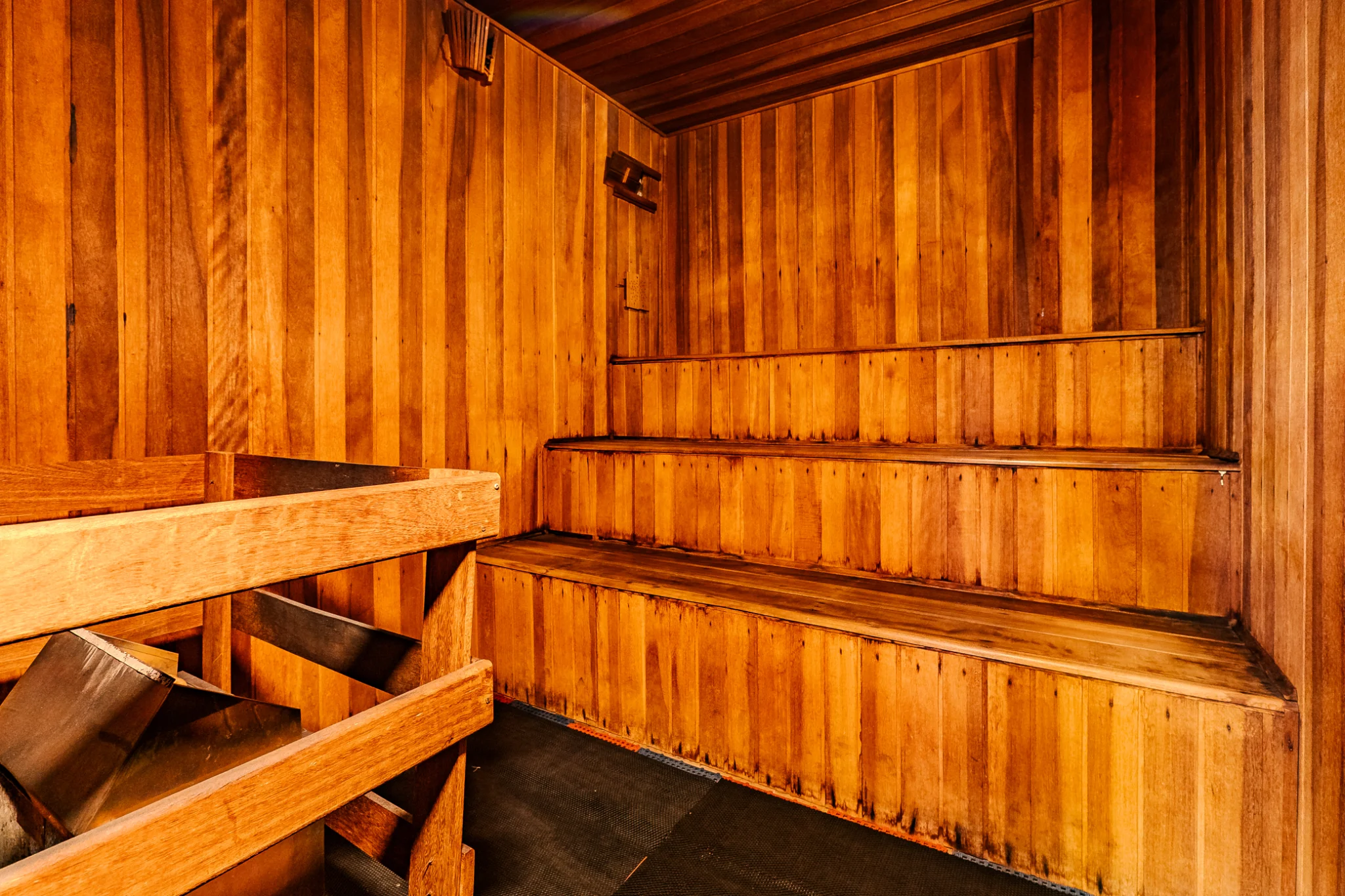 Hotel à venda com 53 apartamentos no Capivari em Campos do Jordão/SP. 