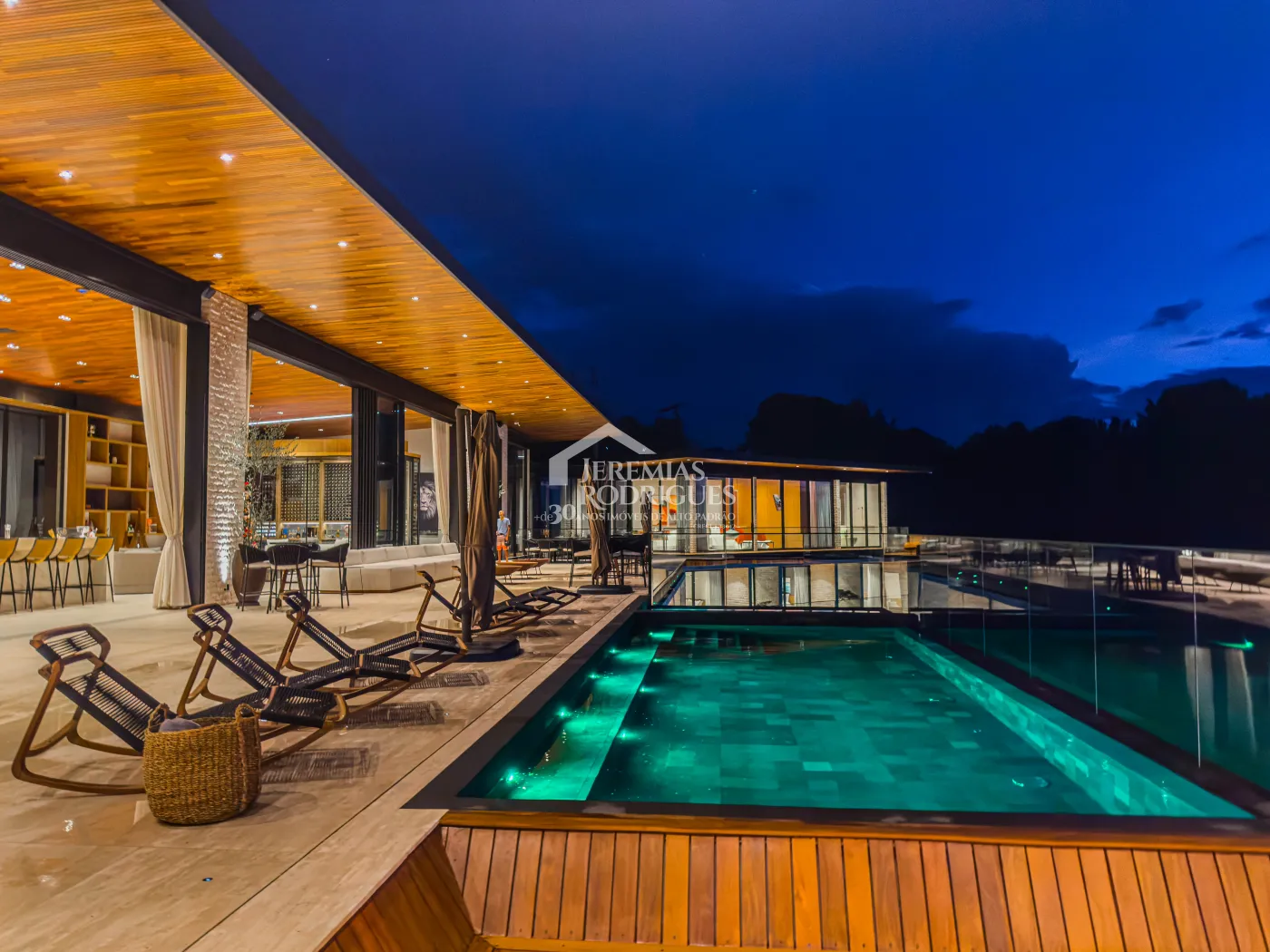 Mansão à venda com 11 suítes no Condomínio Gran Ville em Campos do Jordão/SP.