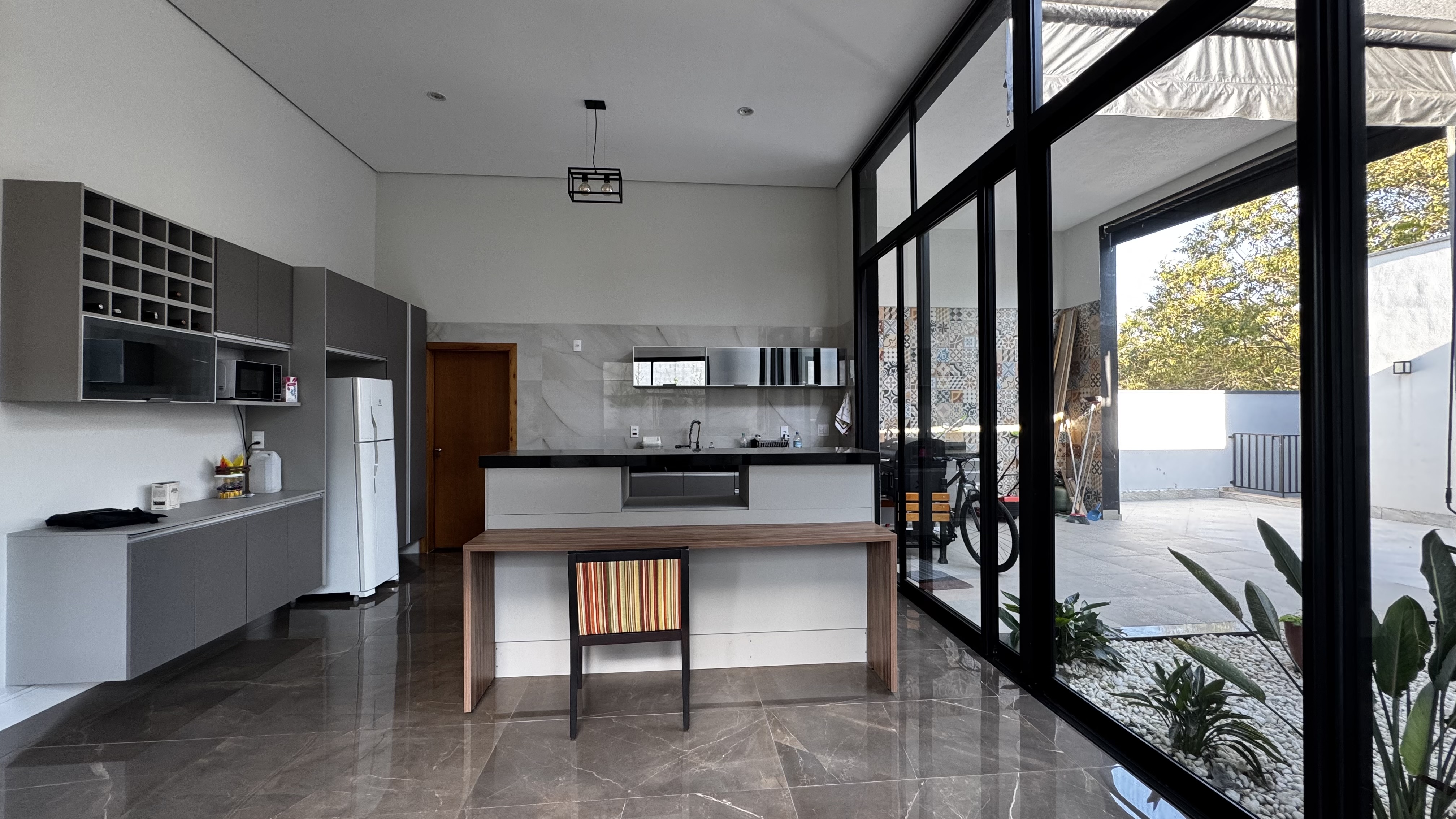 Casa para venda e locação com 3 suítes no Condomínio Reserva dos Lagos em Pindamonhangaba/SP.