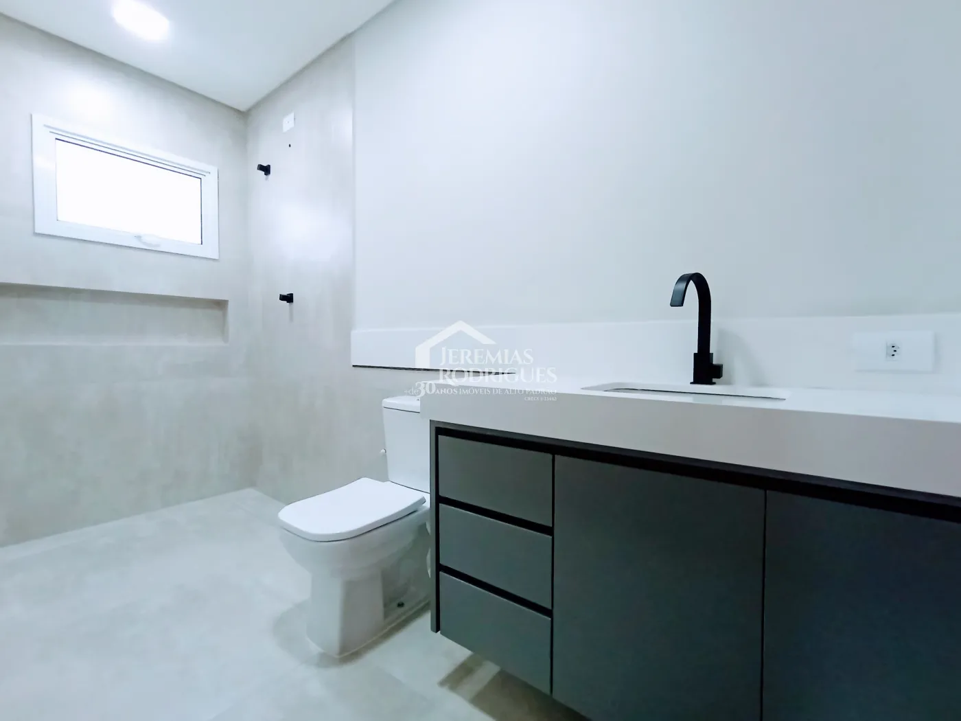 Casa à venda com 3 suítes no Condomínio Residencial Tecoara em Taubaté/SP