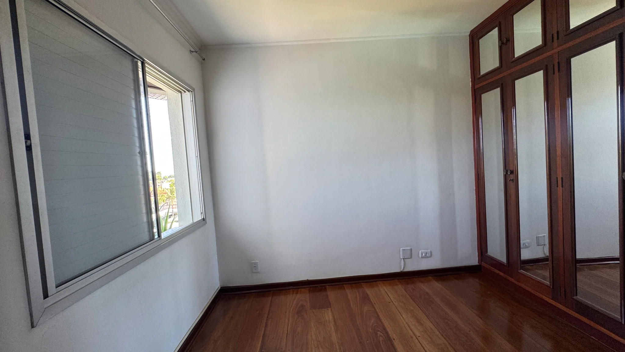 Apartamento para venda e locação no Edifício Serra da Mantiqueira em Pindamonhangaba/SP. 