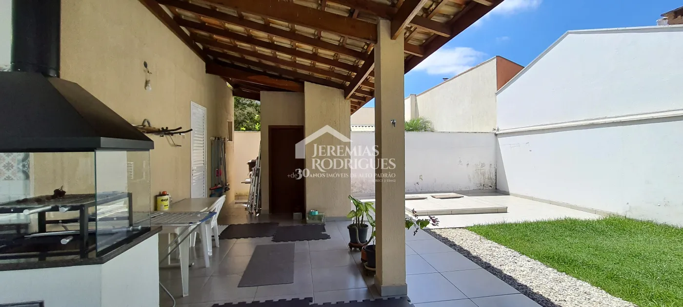 Casa com 3 suítes para venda no Condomínio Campos Do Conde II Versailles em Tremembé/SP