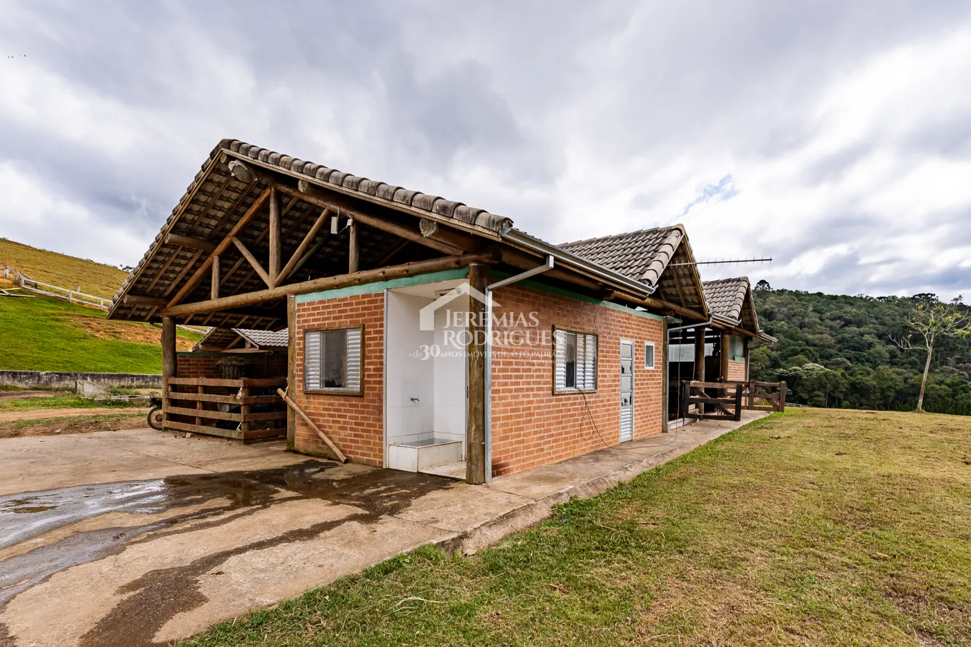 Fazenda com 2.904.000 m² - Sapucaí-Mirim - MG