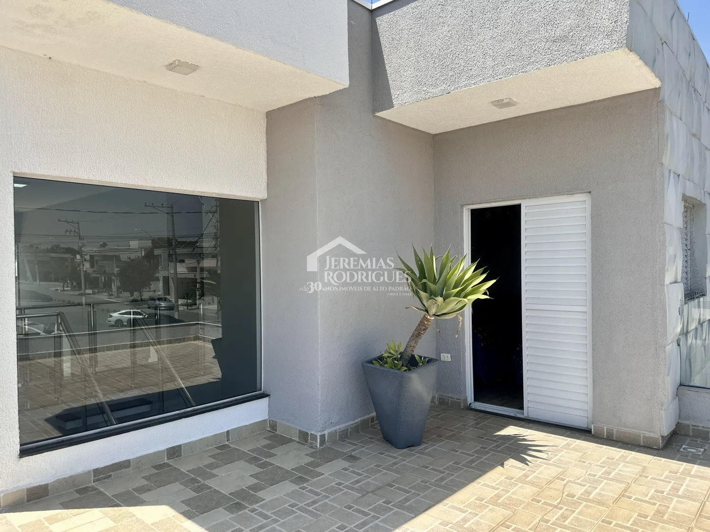 Casa para venda e locação com 3 dormitórios no Condomínio Tecoara em Taubaté/SP.