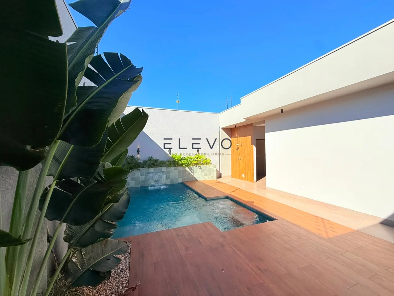 Casa Alto Padrão à Venda no Jardim Real | 3 Suítes, Automação Alexa e Piscina Aquecida