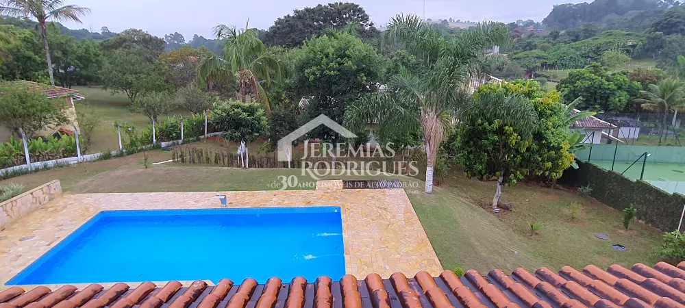 A Imobiliária Jeremias Rodrigues Imóveis de Alto Padrão disponibiliza para venda e locação essa casa no Condomínio Chácaras Cataguá em Taubaté/SP.