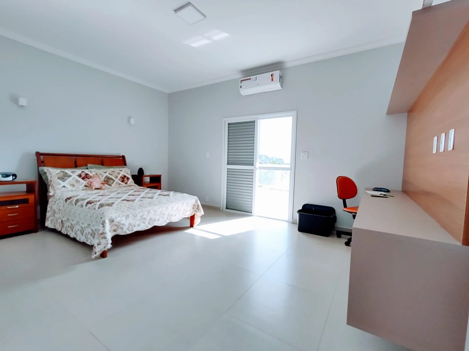 Casa à venda com 3 suítes no Residencial Vargas em Tremembé/SP. 
