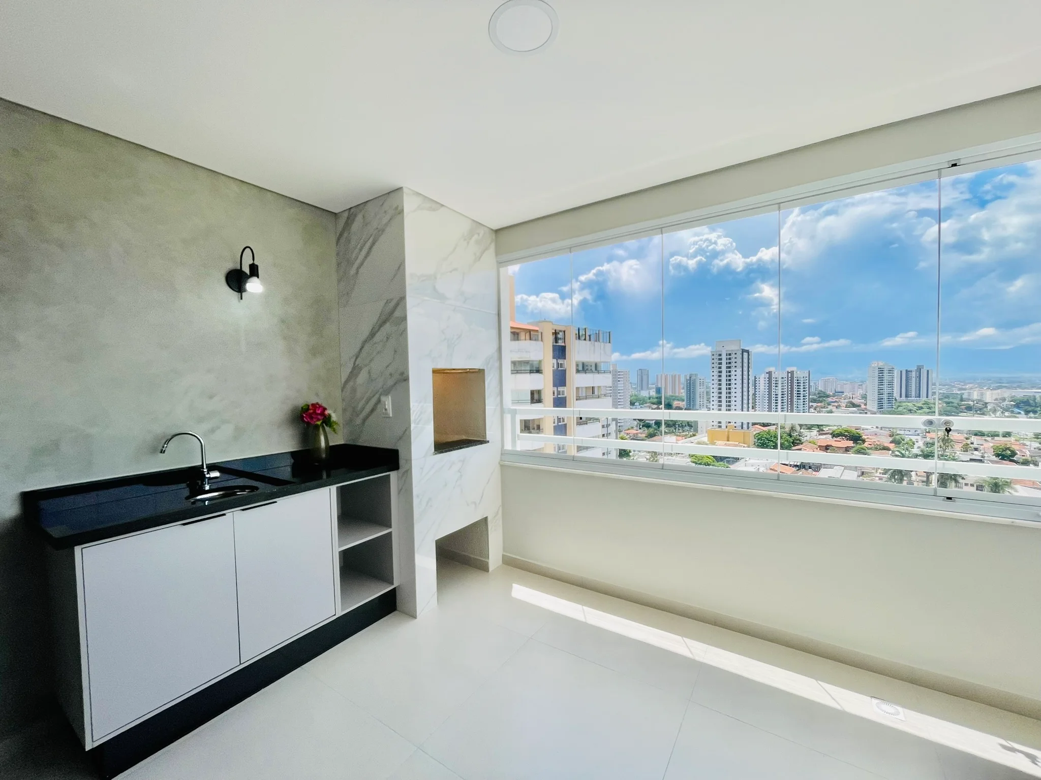 Apartamento para venda e locação, 101 m² no Condomínio Lume Residence em Taubaté/SP. 