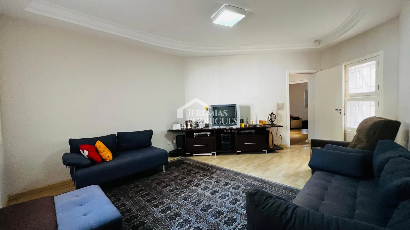 Casa para venda e locação com 6 dormitórios no Condomínio Chácaras Cataguá em Taubaté/SP.