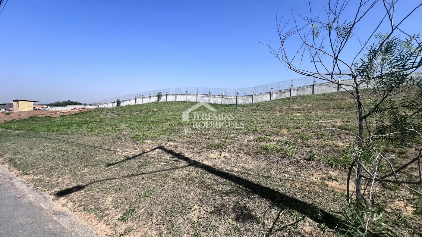 Terreno com 1.000 m² - Condomínio Village da Serra - Tremembé/SP.