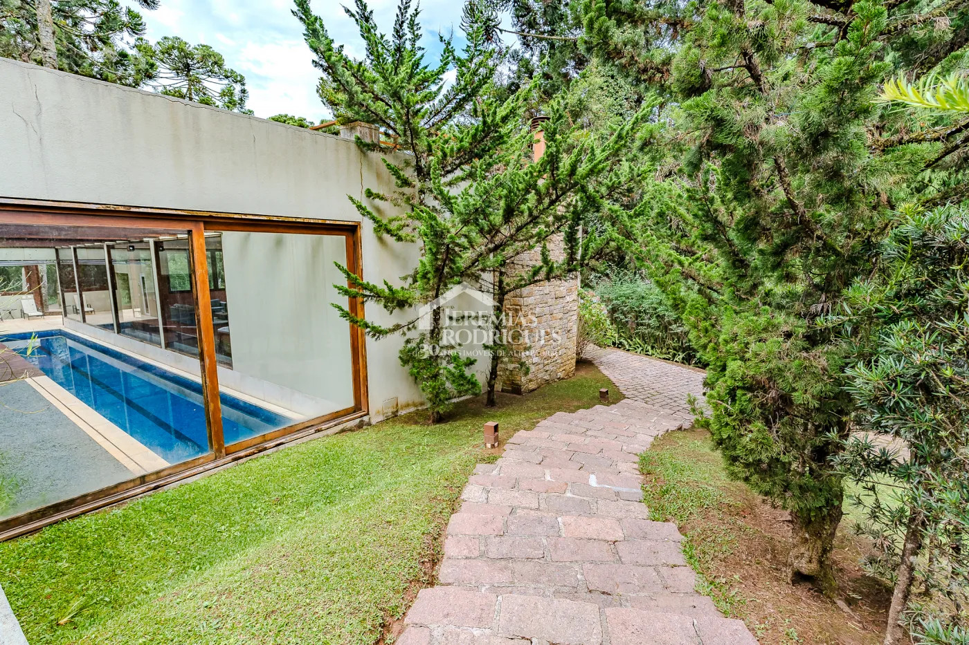 Casa para venda com 5 suítes no Condomínio Villandry em Campos do Jordão/SP