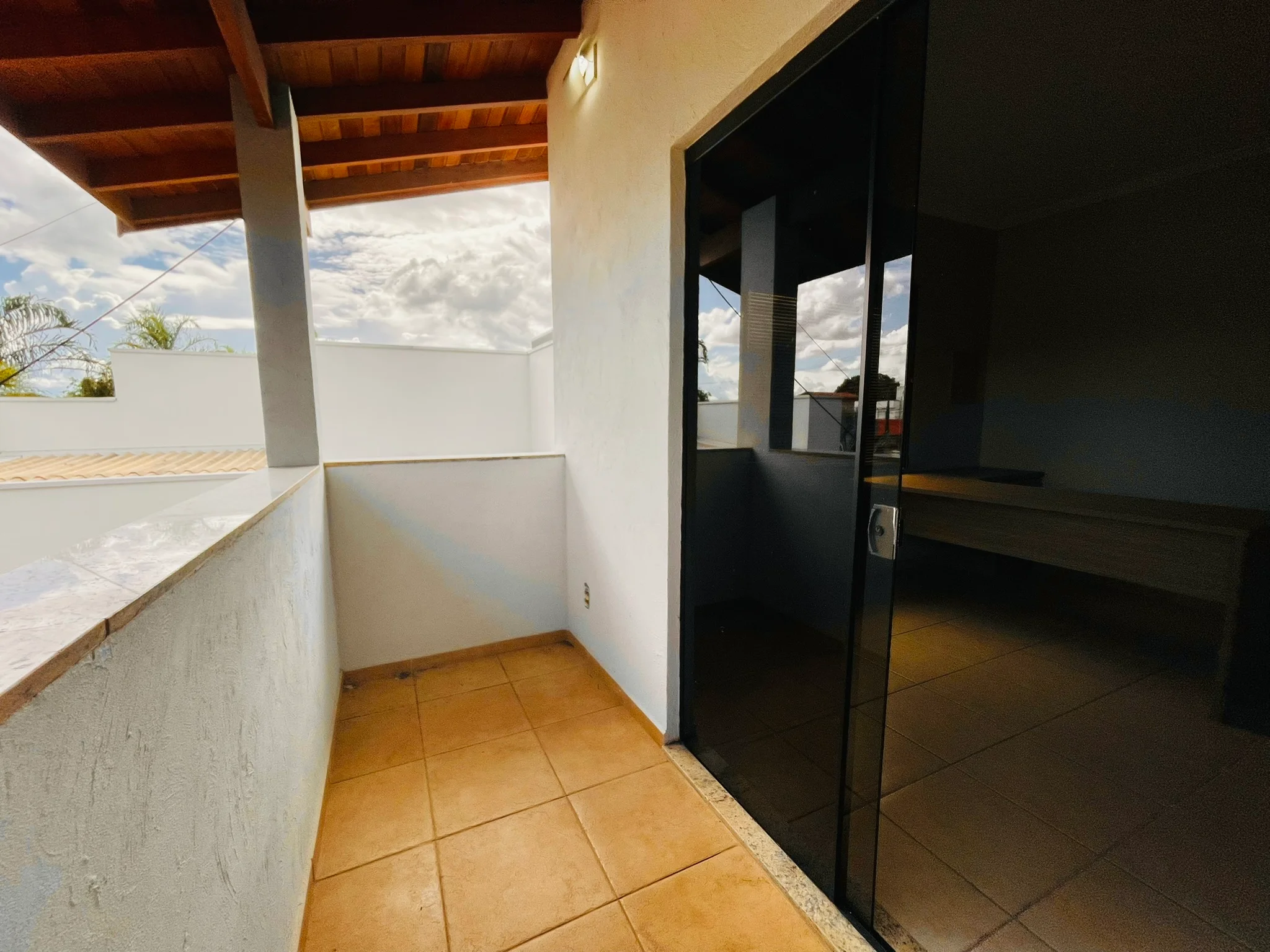 Casa à venda com 4 dormitórios no Condomínio Colonial Village I em Pindamonhangaba/SP. 