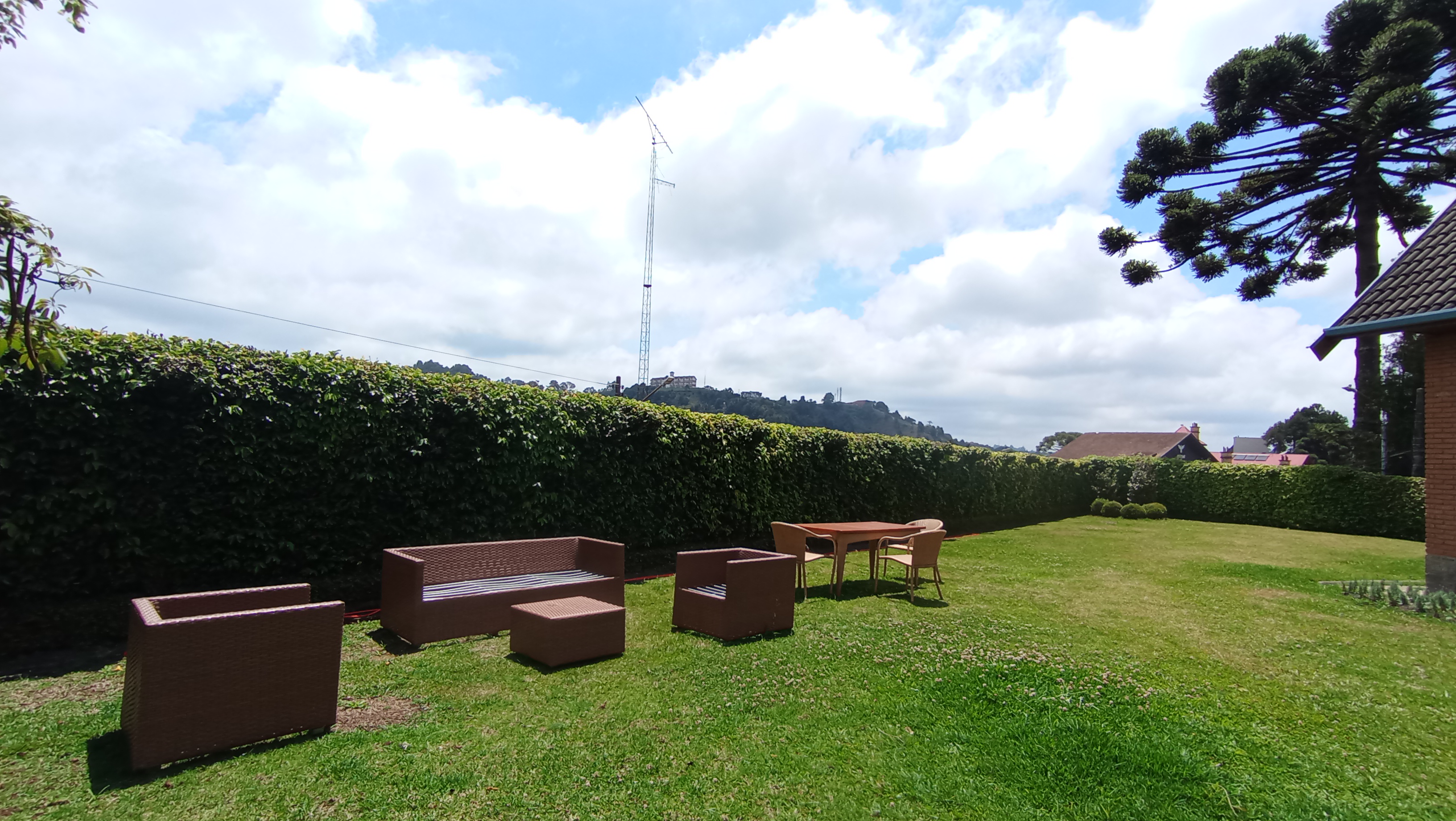 Casa à venda com 5 dormitórios no Capivari em Campos do Jordão/SP.
