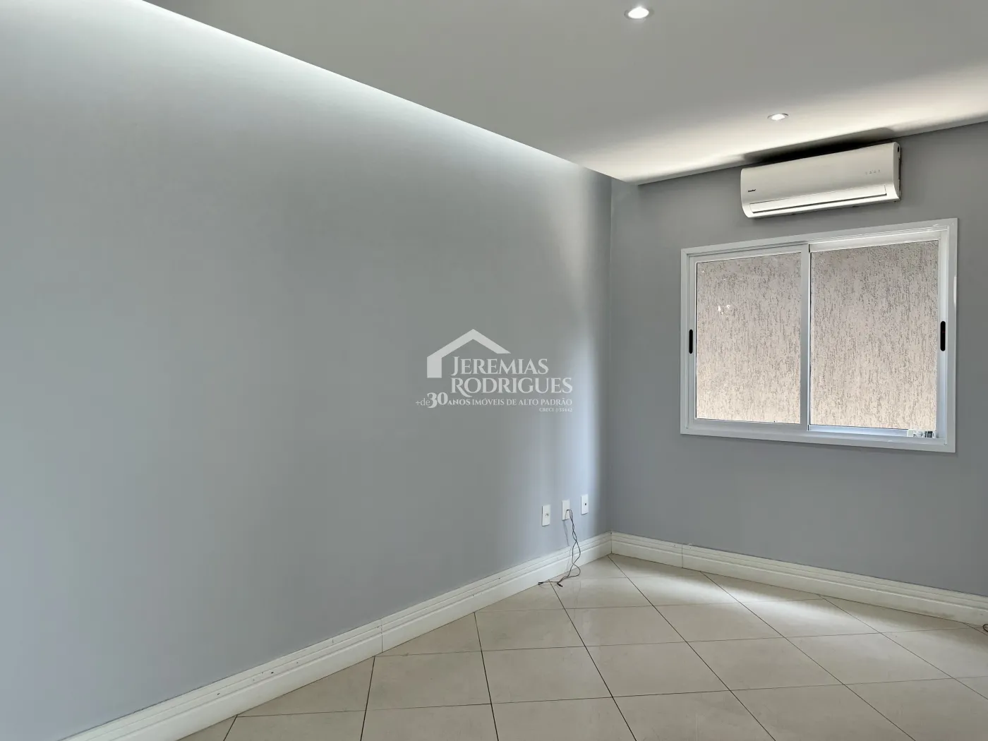 Sobrado com 3 dormitórios, 302 m2 - Condomínio Campos do Conde II - Tremembé/SP.