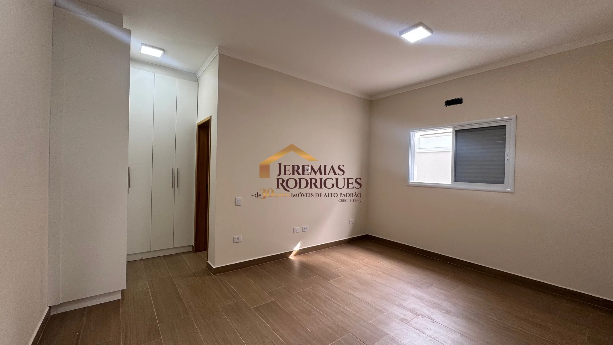 Casa à venda no Condomínio Residencial Laguna em Pindamonhangaba/SP.