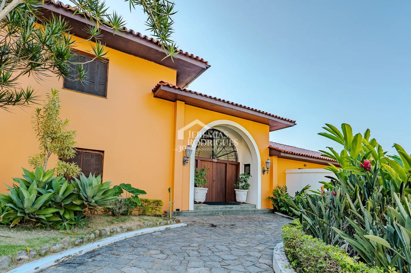 Mansão à venda com 7suítes no Condomínio Santa Rita em Ubatuba/SP.