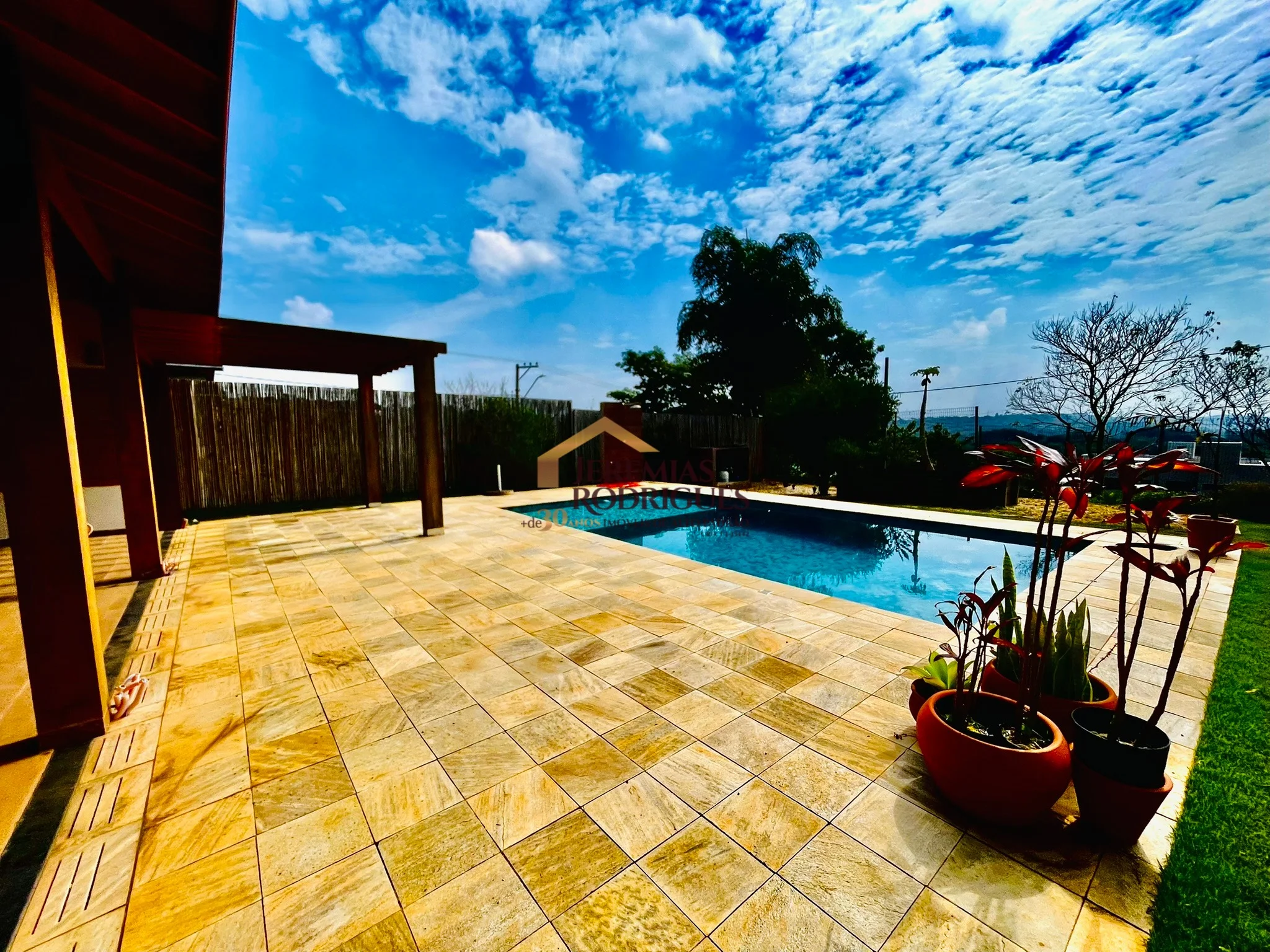Casa à venda no  Residencial Reserva Altos do Cataguá em Taubaté/SP.