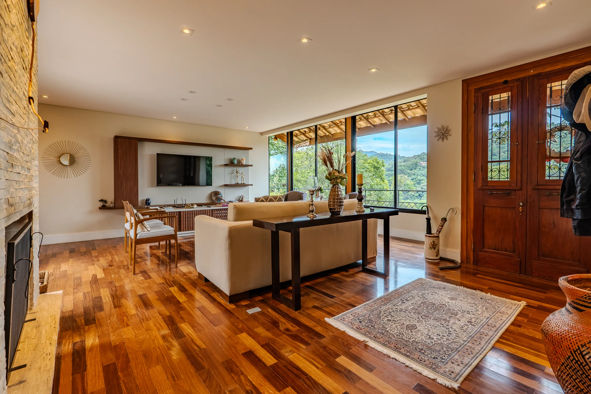 Casa à venda com 4 suítes no Residencial Santo Antônio em Santo Antônio do Pinhal/SP.