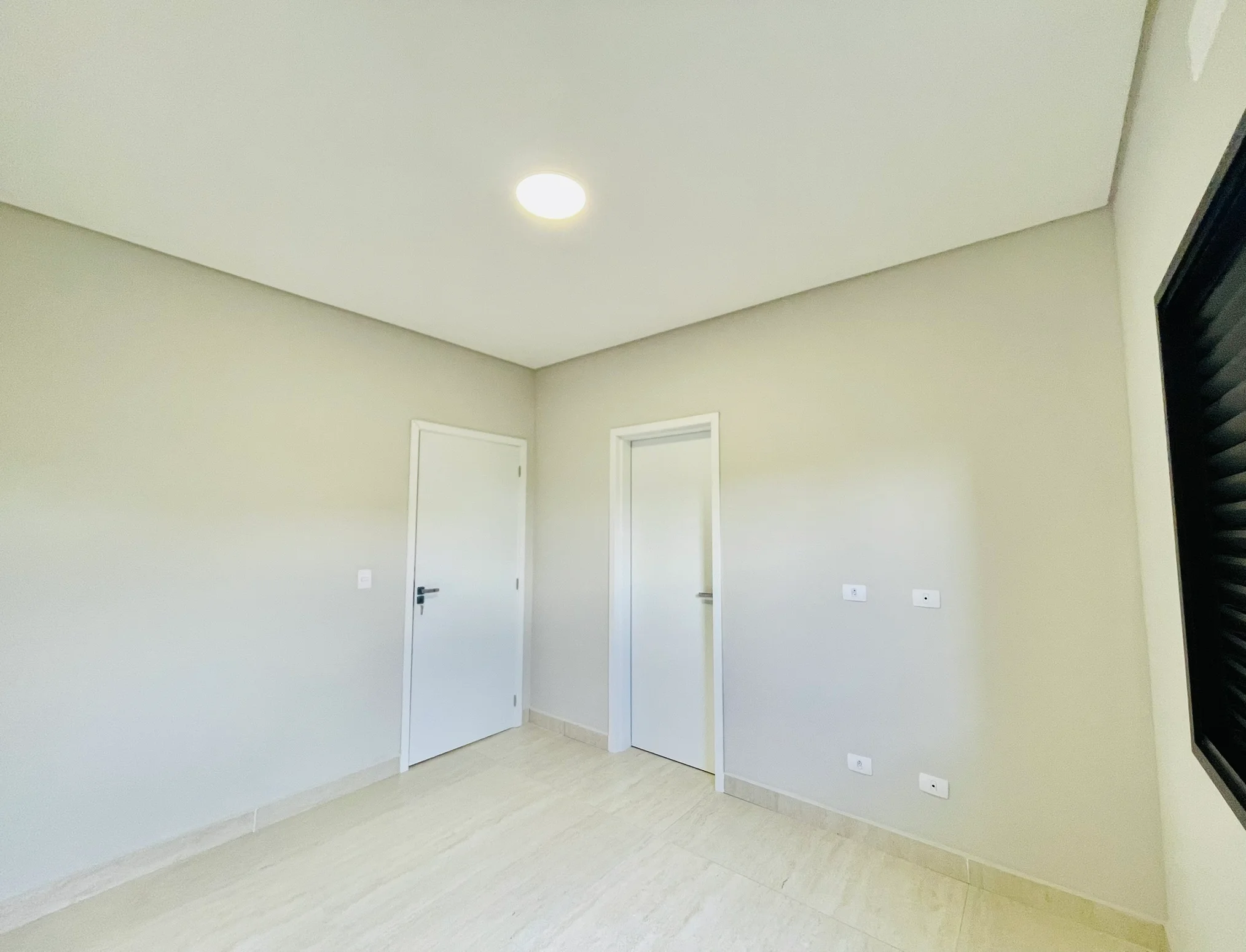 Casa à venda com 3 suítes no Condomínio Ouro Ville em Taubaté/SP. 