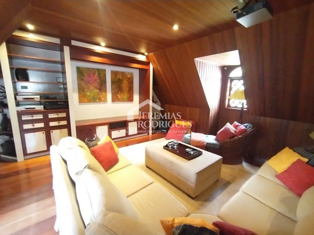 Casa com 4 dormitórios, 380 m² - Condomínio Jardim Véu da Noiva - Campos do Jordão/SP