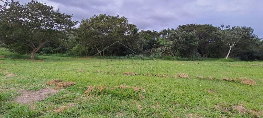 Casa à venda com 3 suítes no Condomínio Parque das Araucárias em Tremembé/SP.