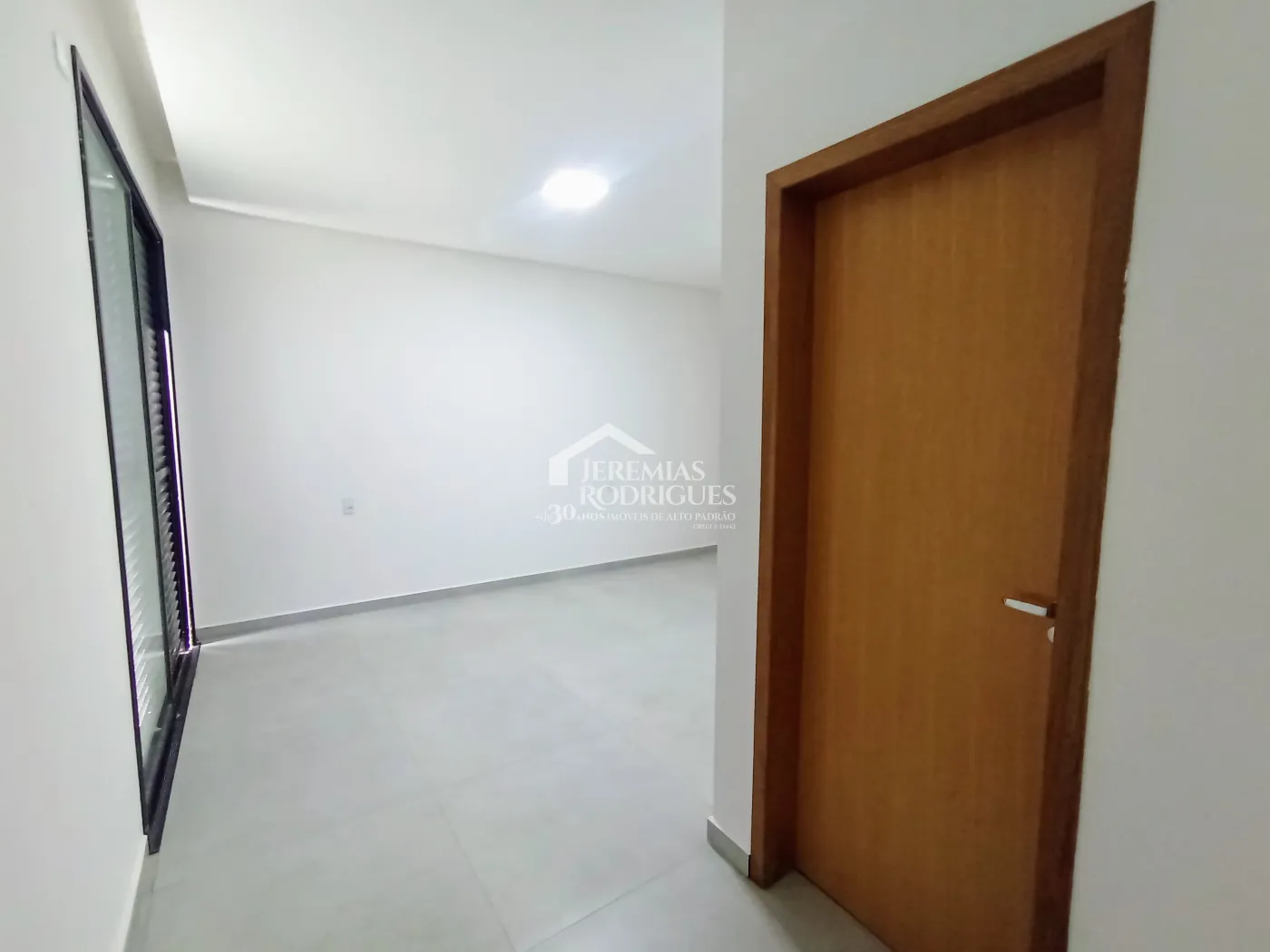 Casa à venda com 3 suítes no Condomínio Campos do Conde II em Tremembé/SP.