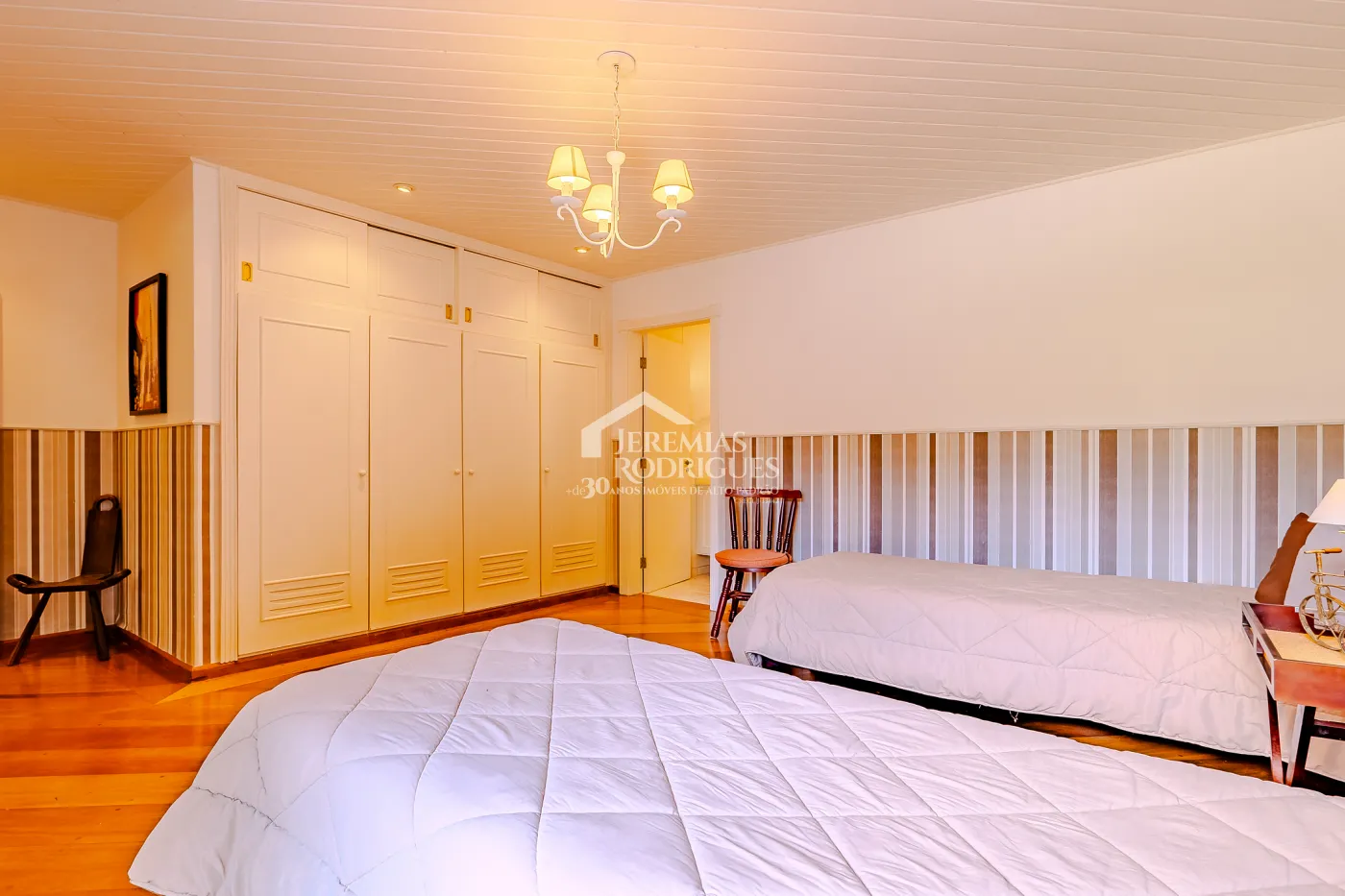 Casa com 6 suítes, 700 m² - Condomínio Vila Simonsen - Campos do Jordão/SP.