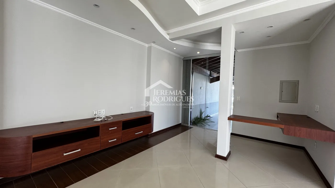 Casa para venda com 4 suítes no Condomínio Real Ville em Pindamonhangaba/SP