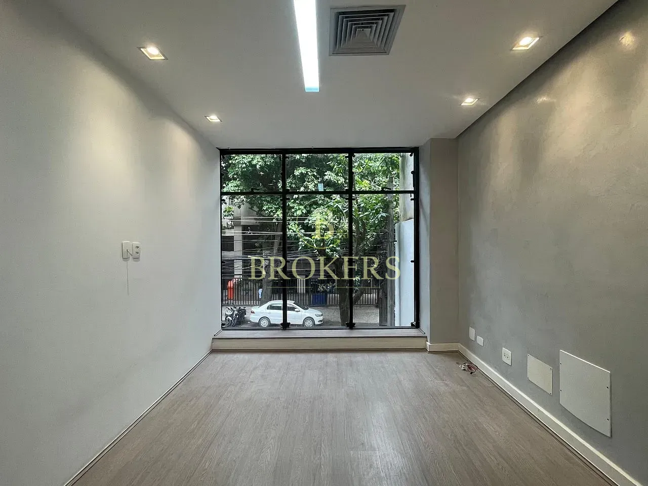 Prédio corporativo independente com 4 pavimentos em Botafogo